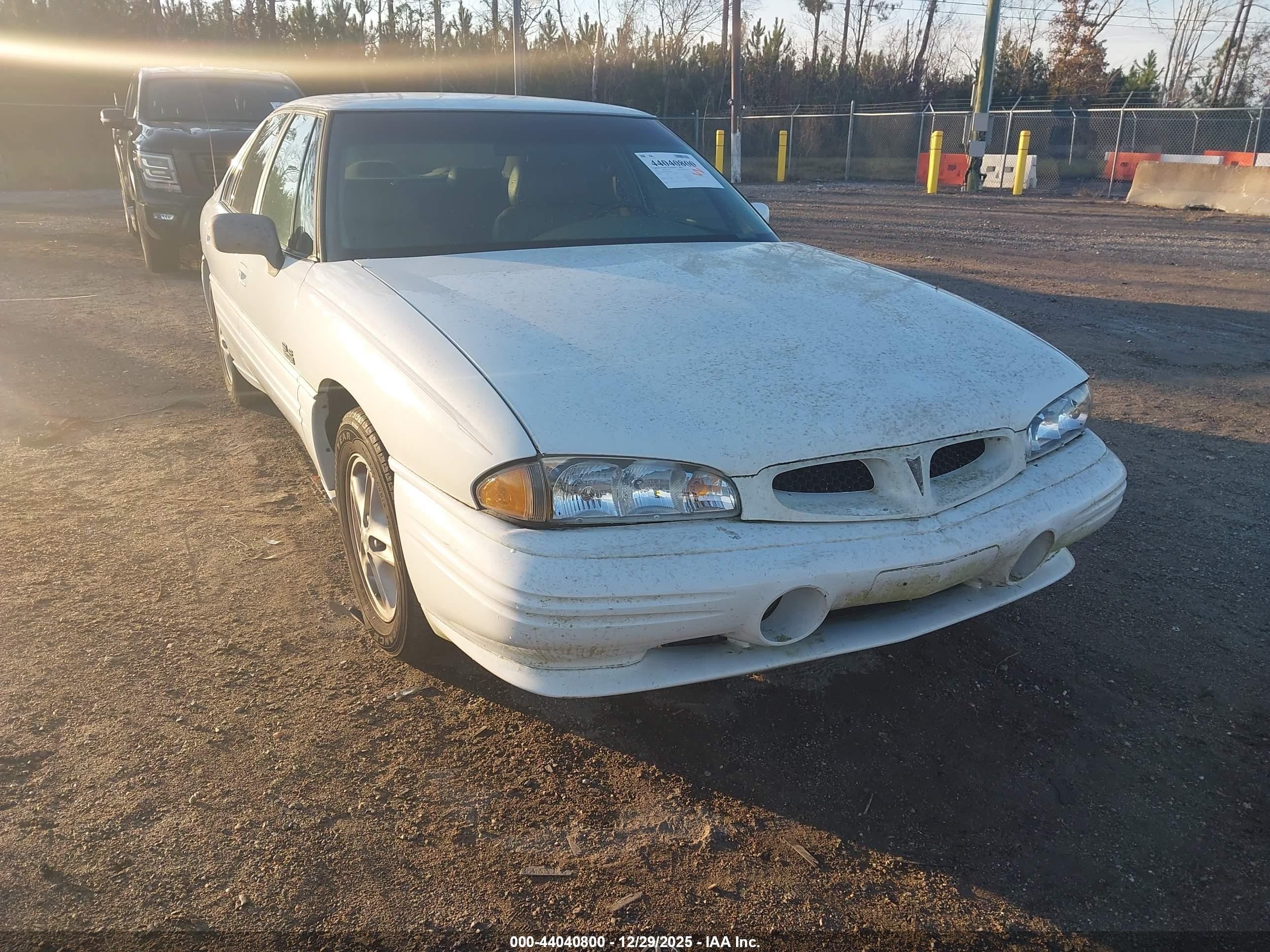 1998 Pontiac Bonneville Se White vin: 1G2HX52KXWH228645