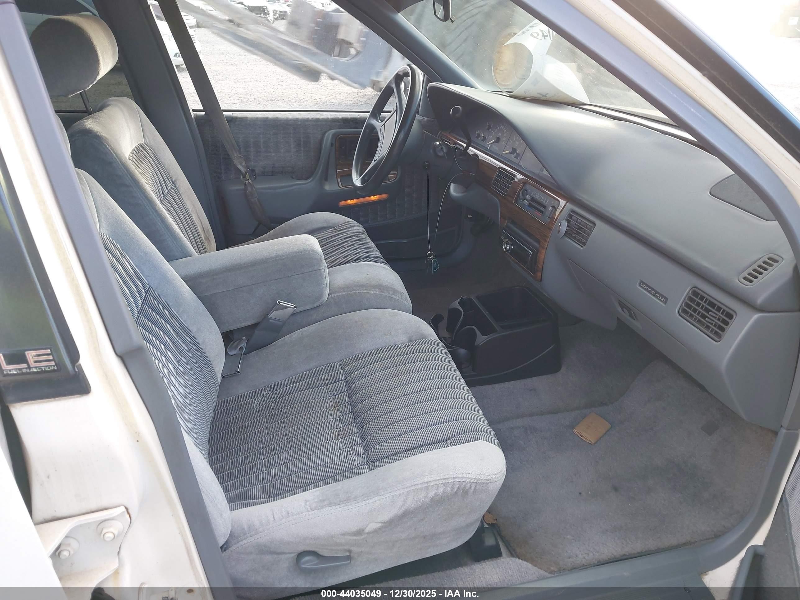 1989 Pontiac Bonneville Le Белый vin: 1G2HX54C5KW249589