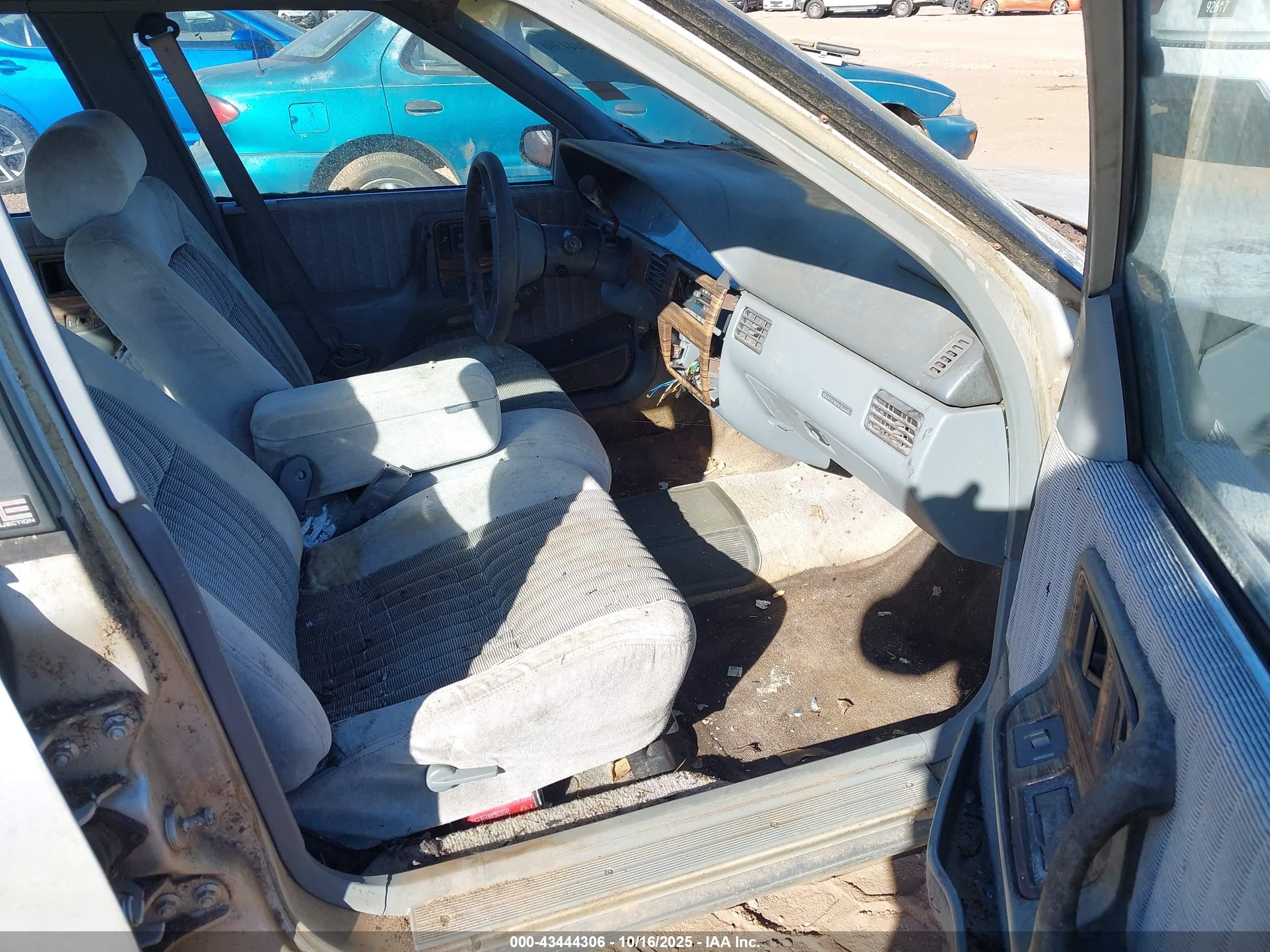 1989 Pontiac Bonneville Le Silver vin: 1G2HX54CXKW249703