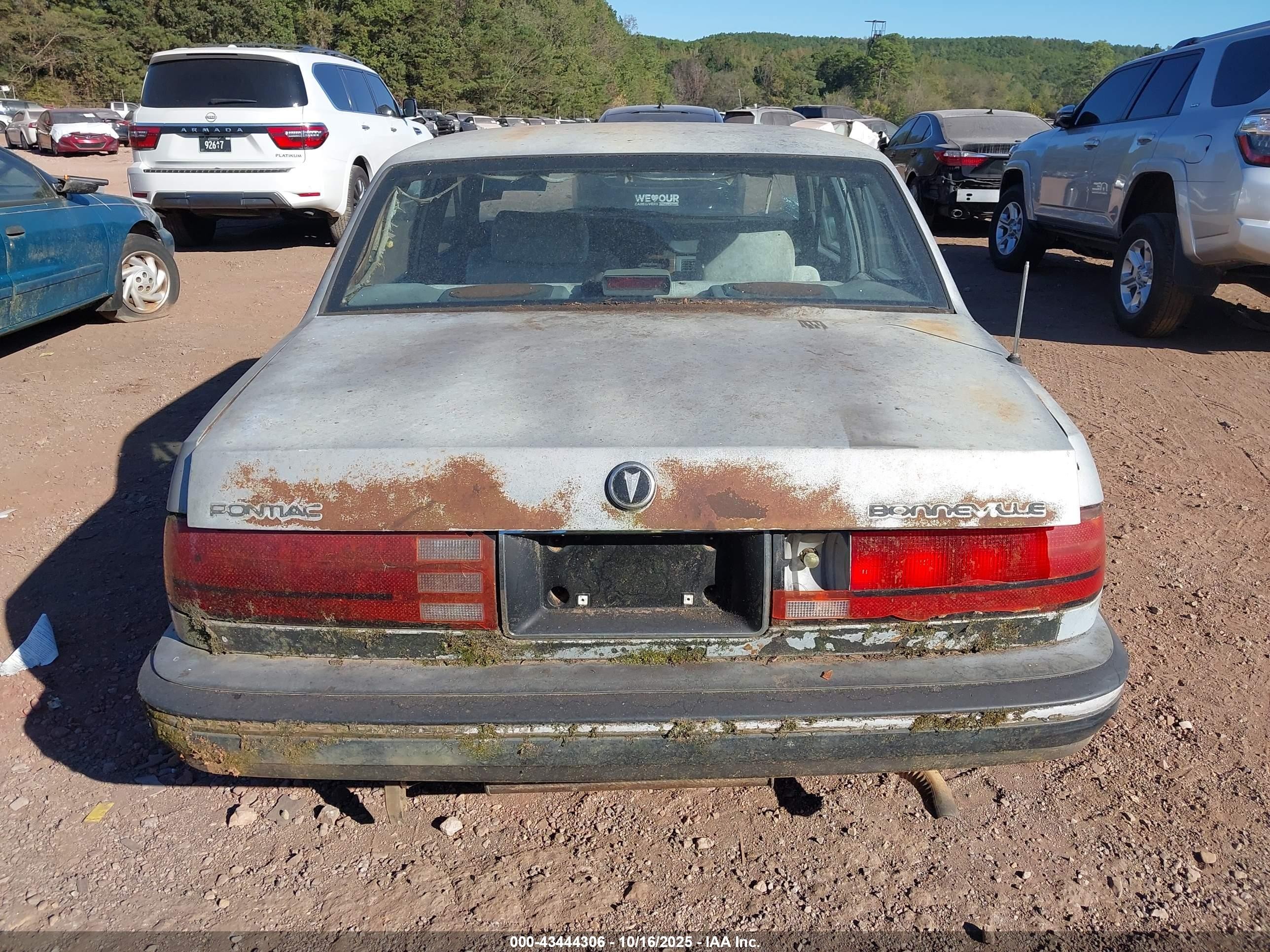 1989 Pontiac Bonneville Le Silver vin: 1G2HX54CXKW249703