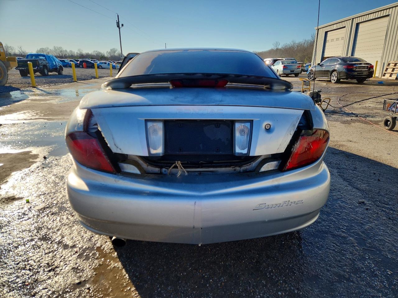 2004 Pontiac Sunfire Silver vin: 1G2JB12F047190258