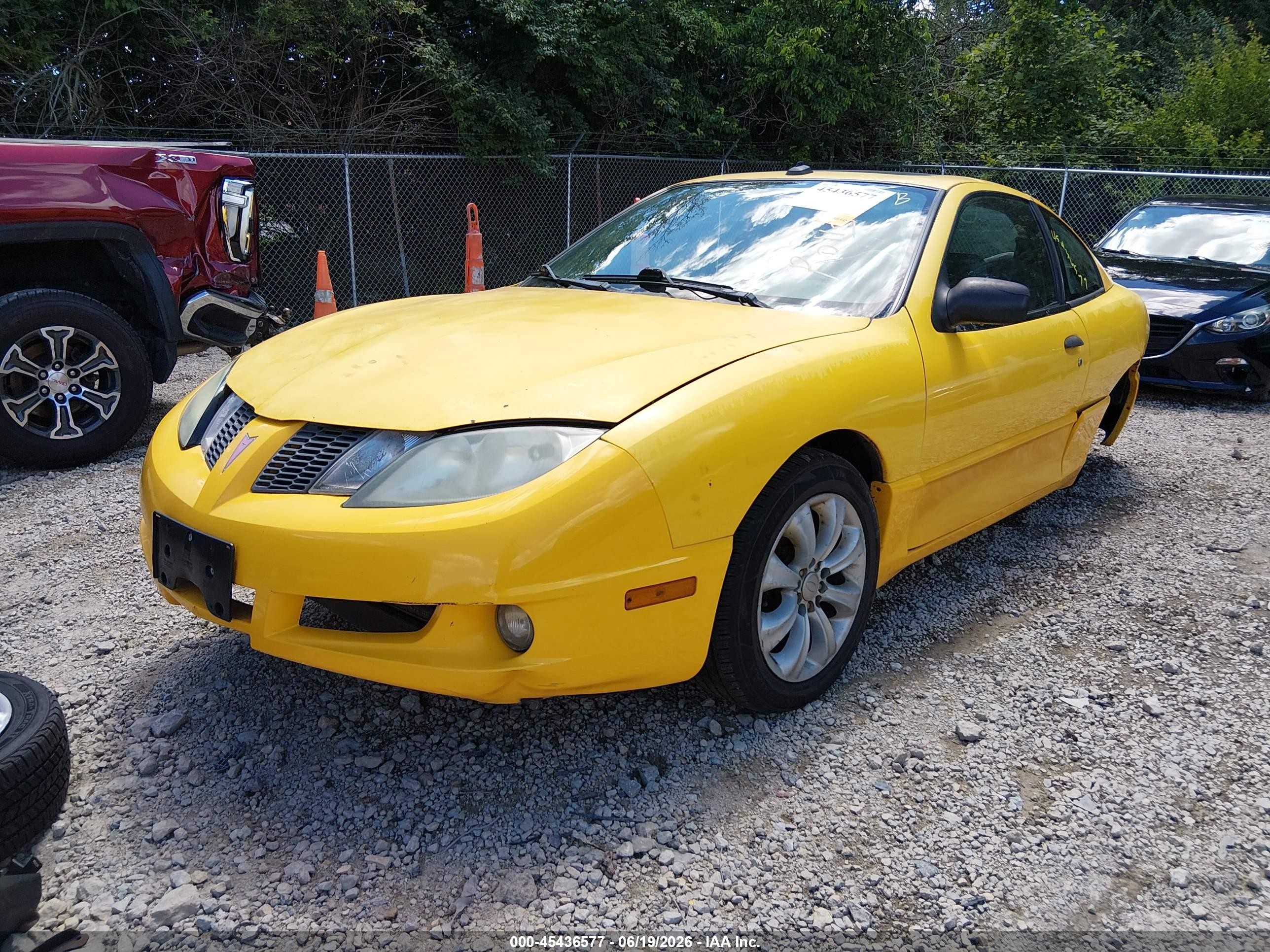 2003 Pontiac Sunfire   Yellow vin: 1G2JB12F137168929