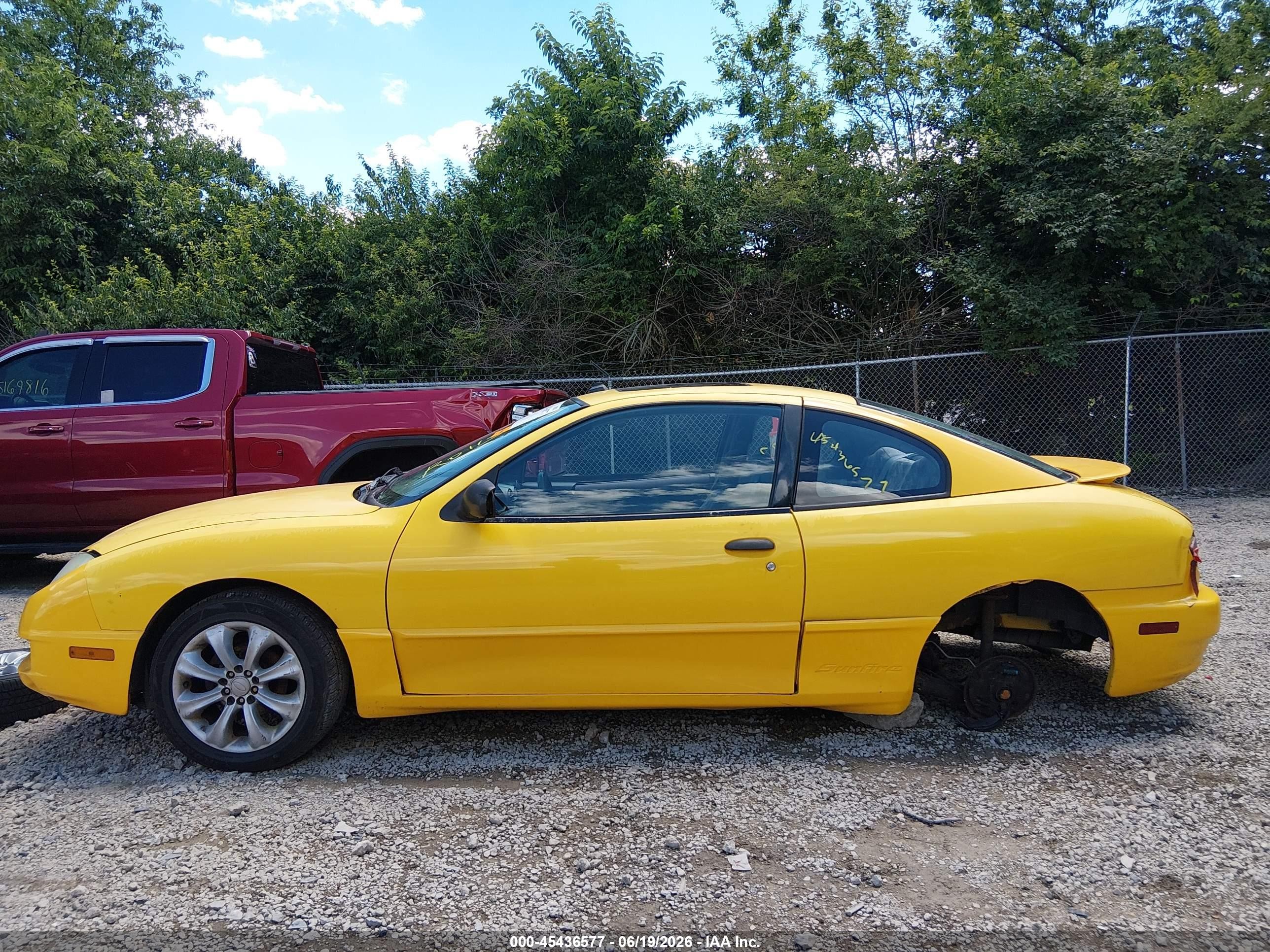 2003 Pontiac Sunfire   Yellow vin: 1G2JB12F137168929