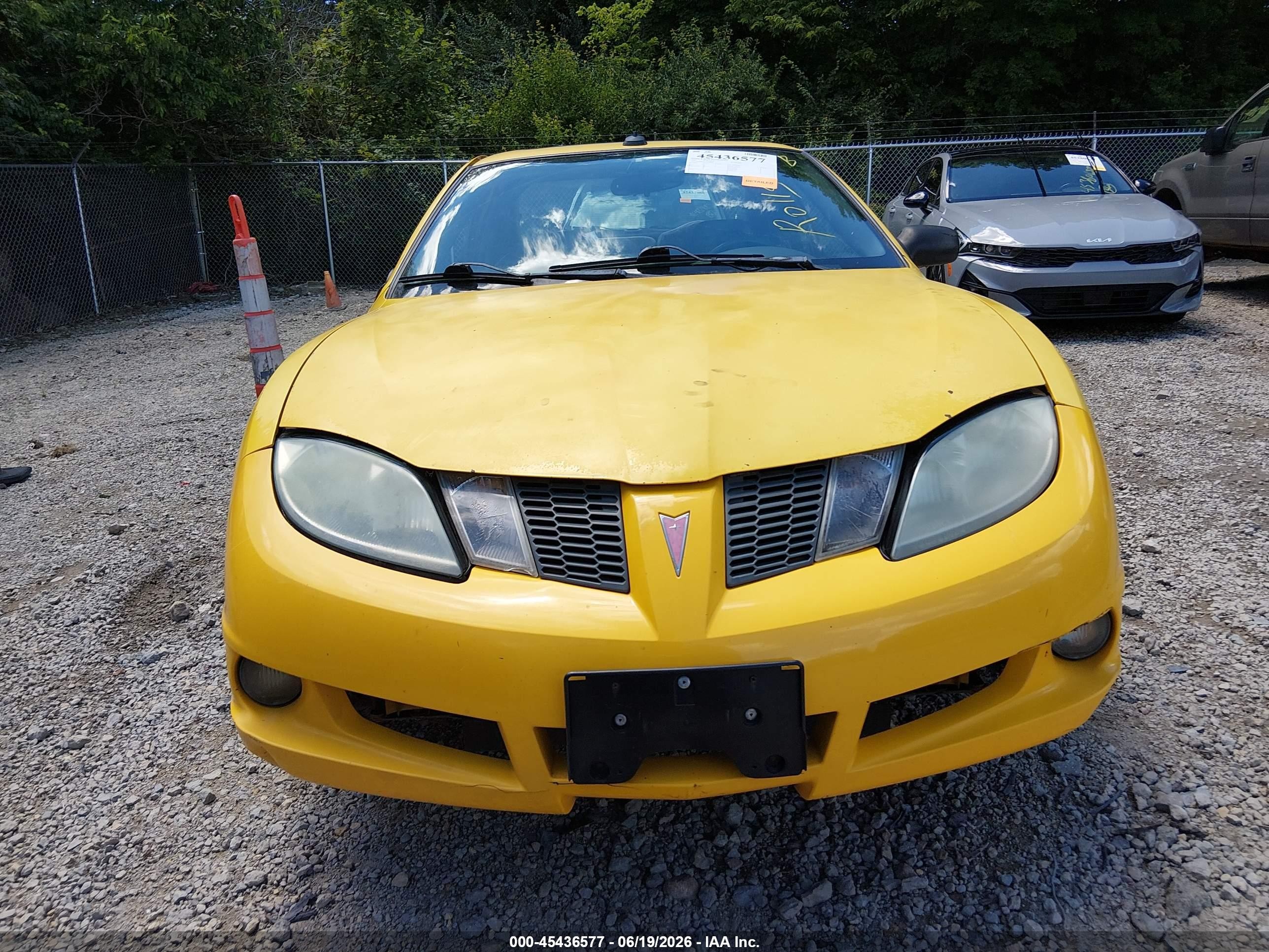 2003 Pontiac Sunfire   Yellow vin: 1G2JB12F137168929