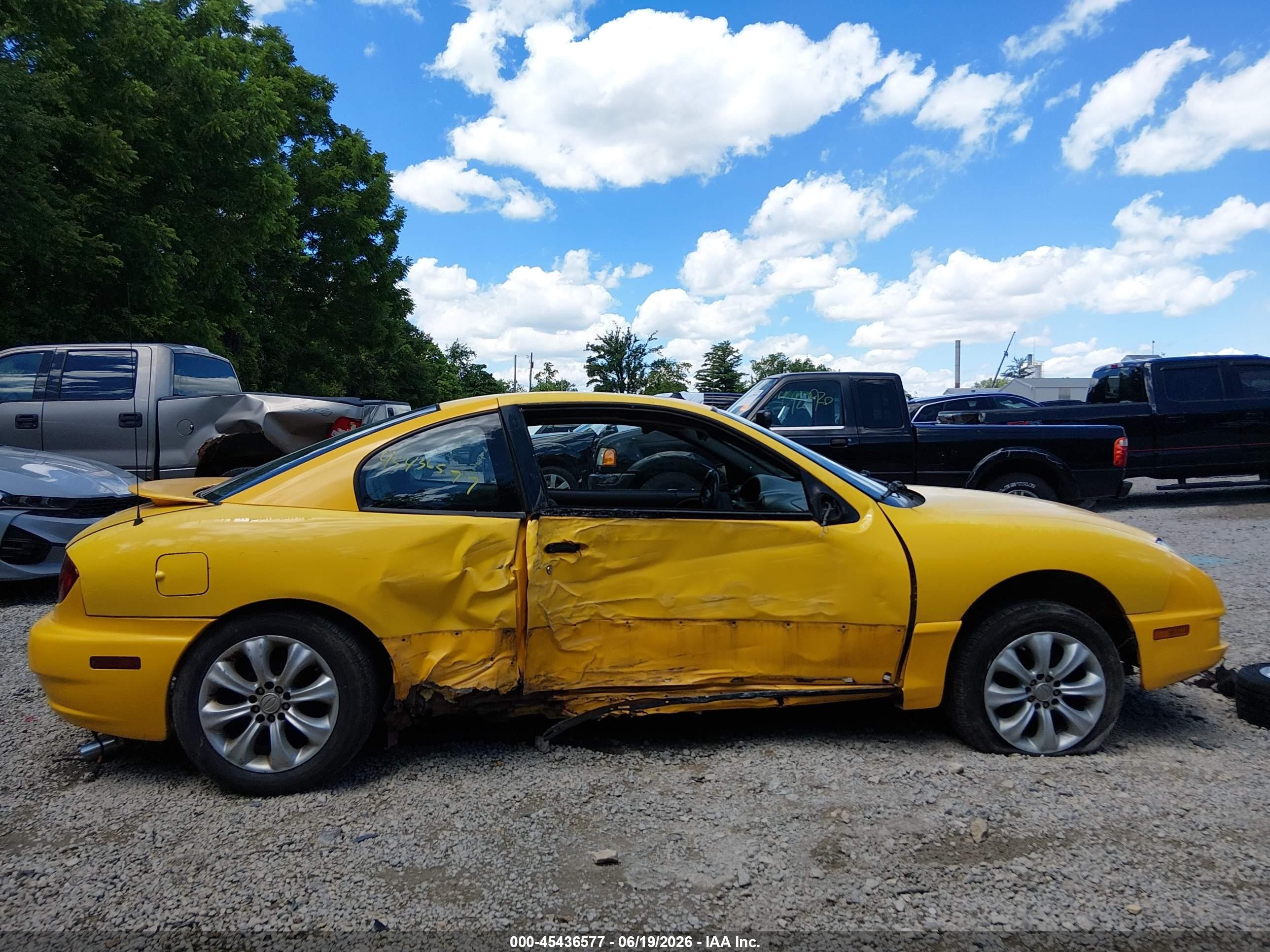 2003 Pontiac Sunfire   Yellow vin: 1G2JB12F137168929