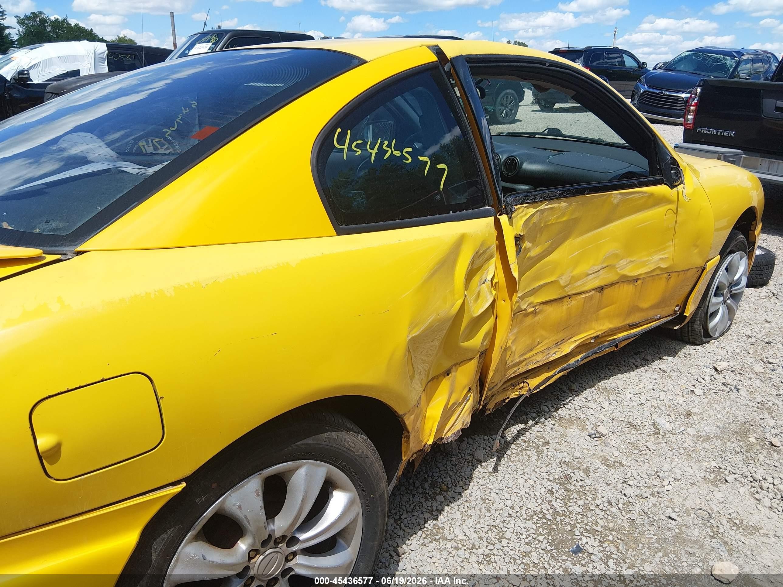 2003 Pontiac Sunfire   Yellow vin: 1G2JB12F137168929