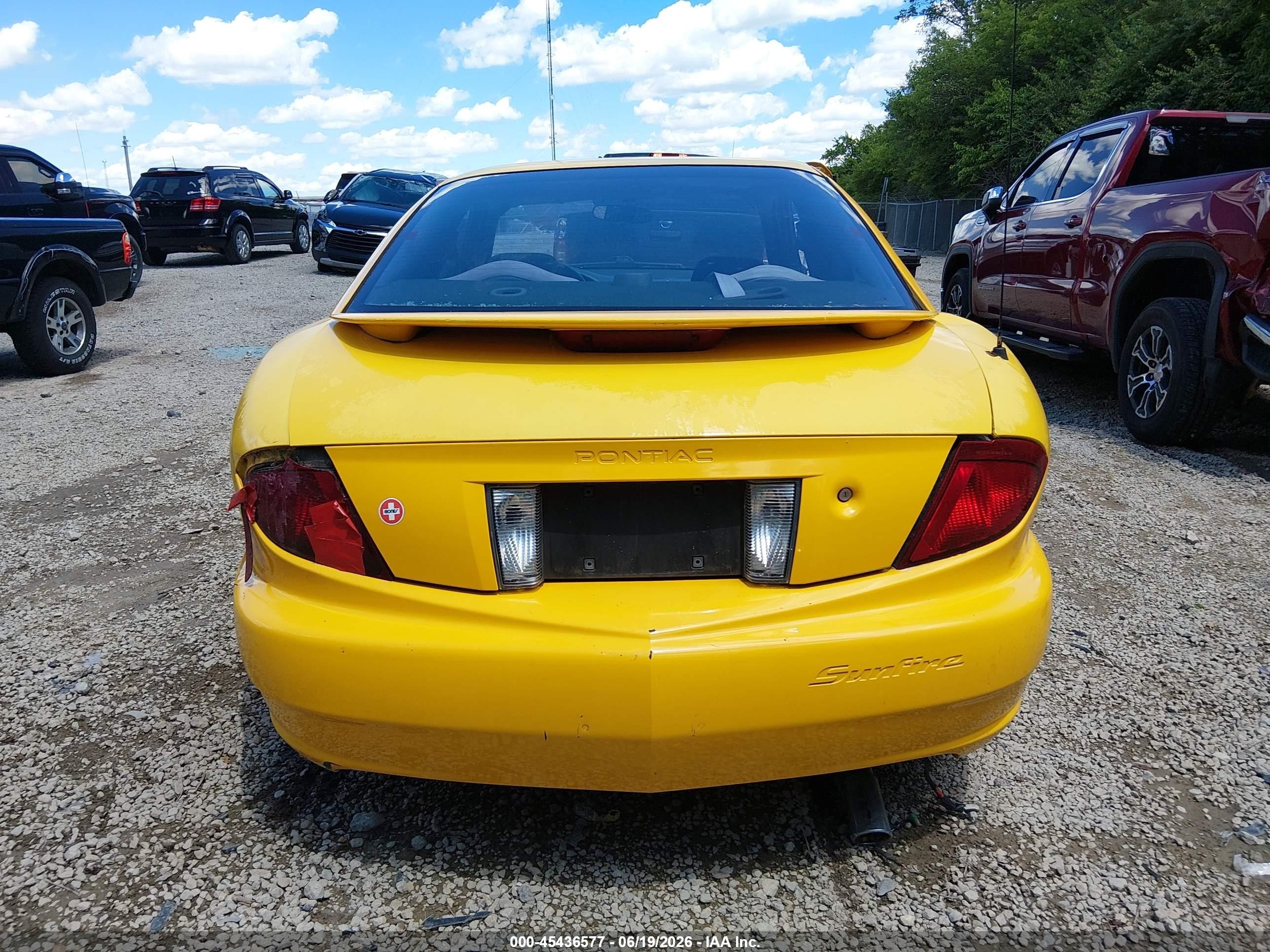 2003 Pontiac Sunfire   Yellow vin: 1G2JB12F137168929