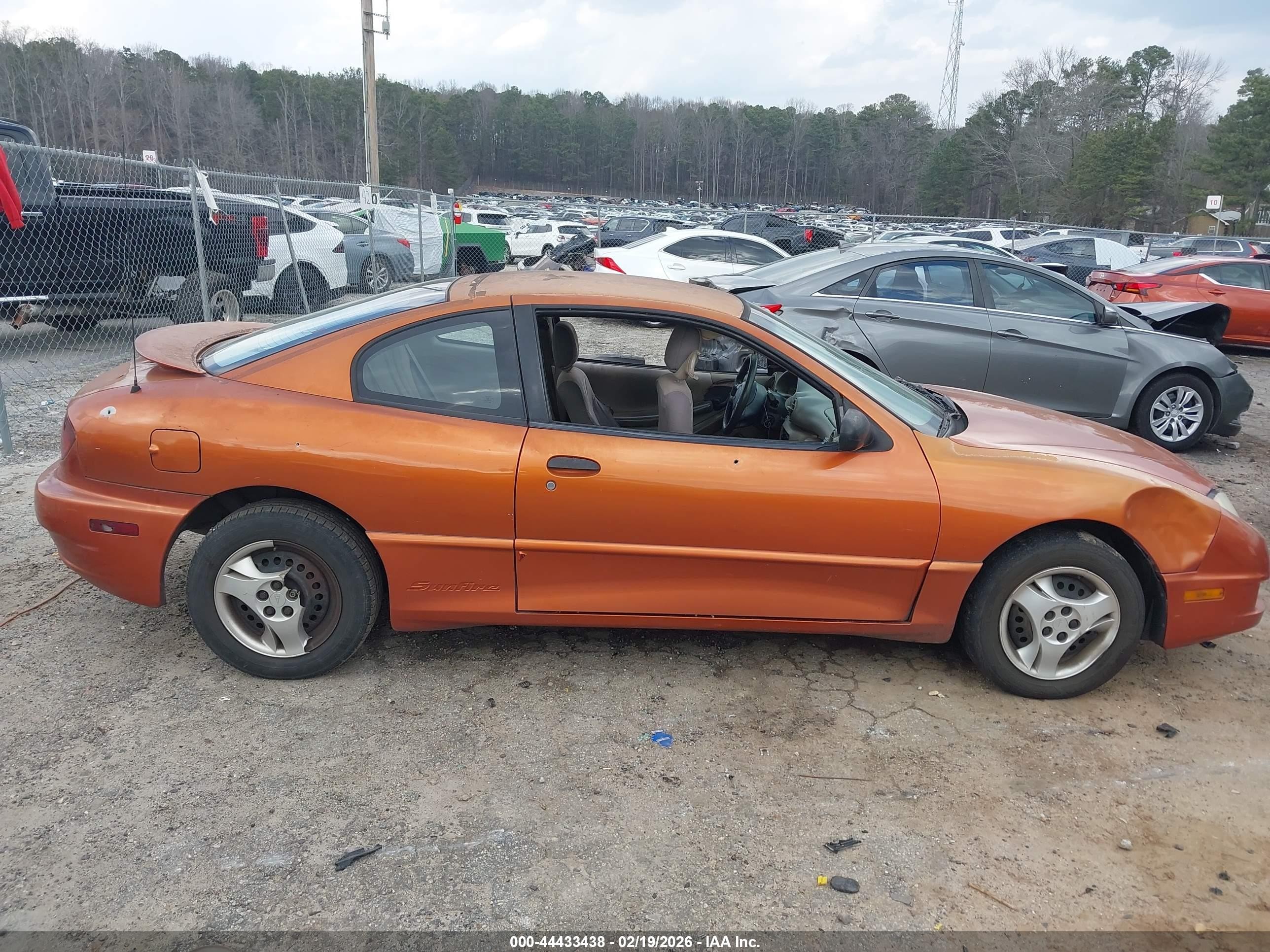 2004 Pontiac Sunfire   Orange vin: 1G2JB12F147114354