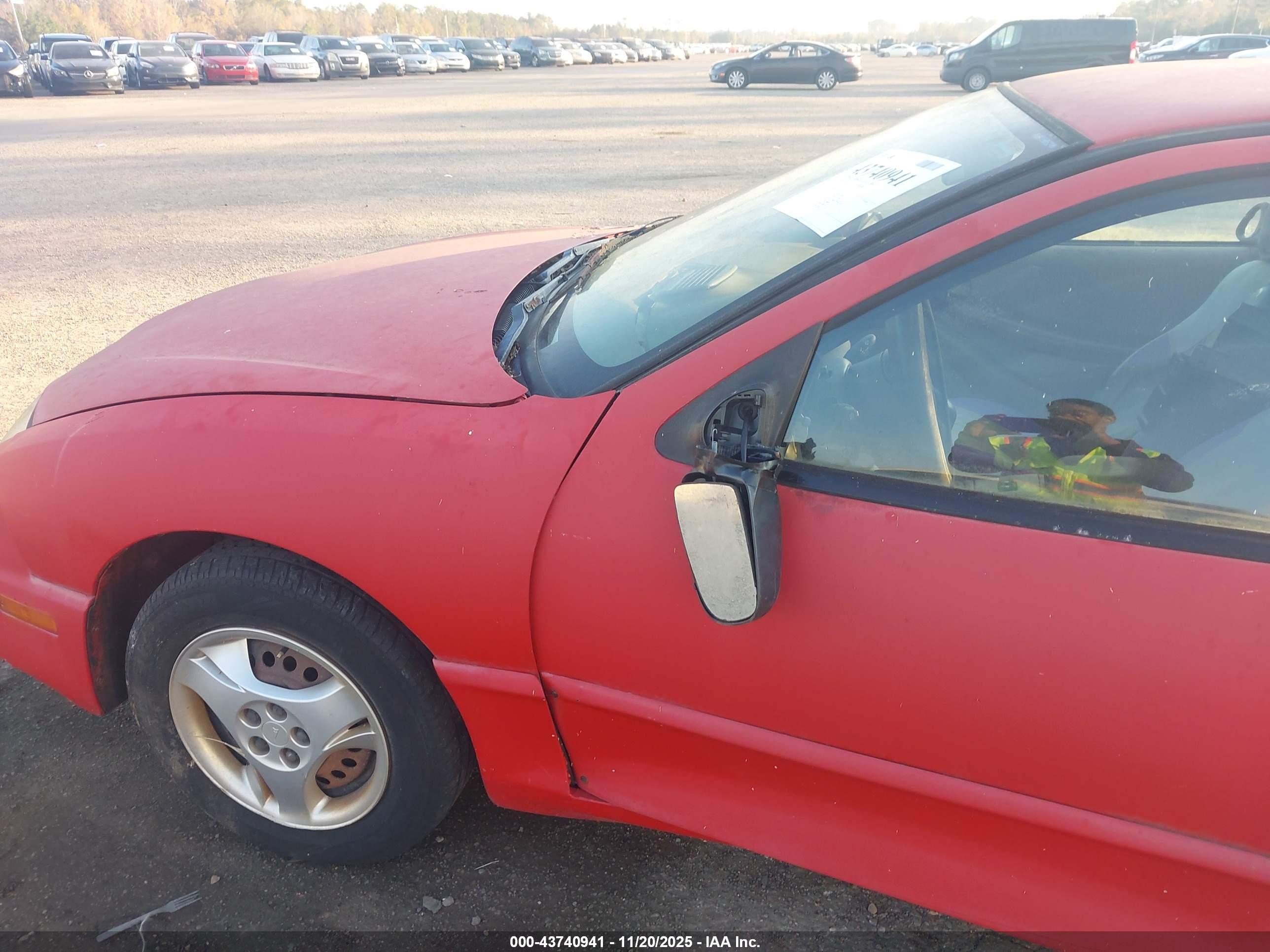 2004 Pontiac Sunfire   Red vin: 1G2JB12F147361776