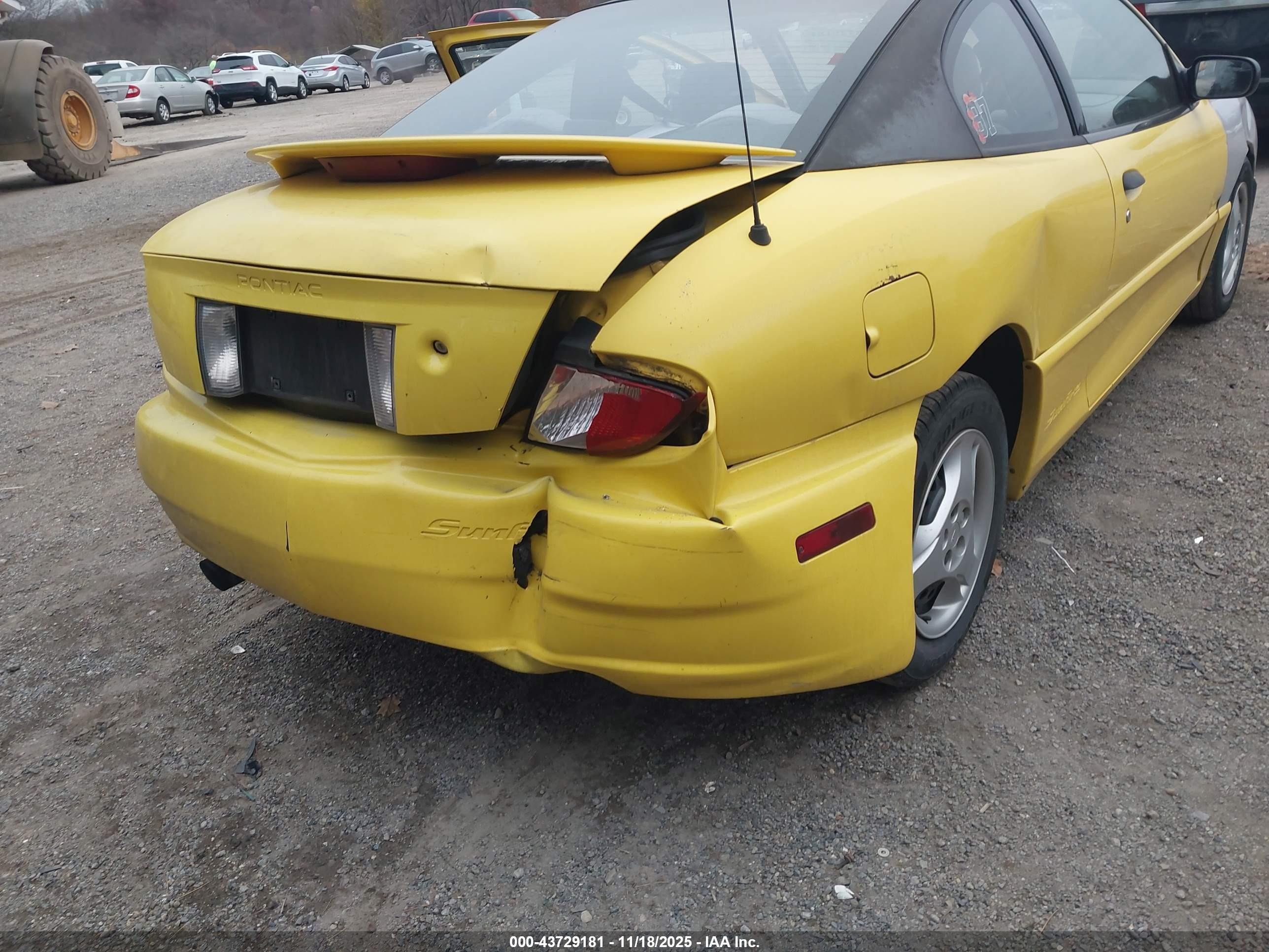 2004 Pontiac Sunfire   Yellow vin: 1G2JB12F247210543