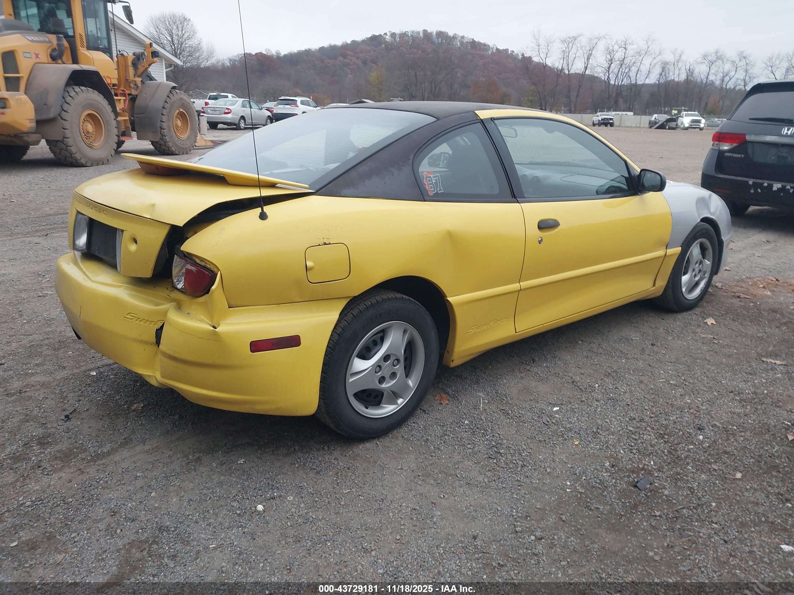 2004 Pontiac Sunfire   Yellow vin: 1G2JB12F247210543