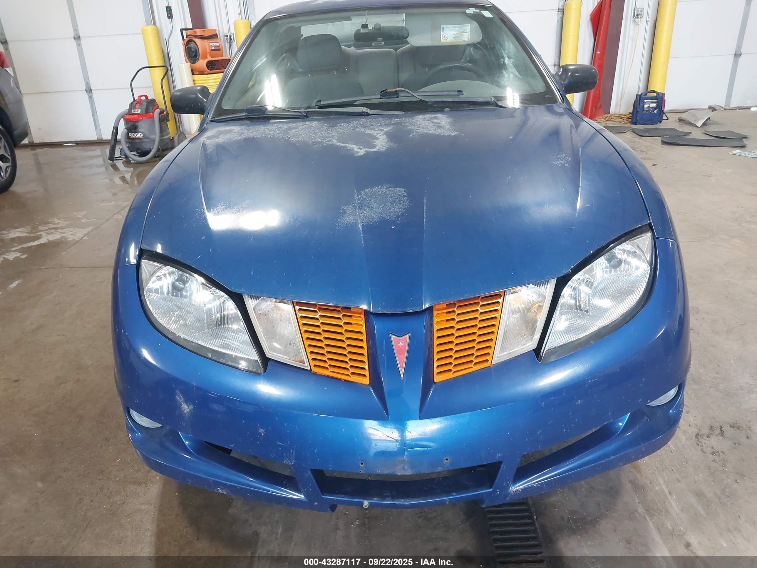 2004 Pontiac Sunfire   Blue vin: 1G2JB12F547292266