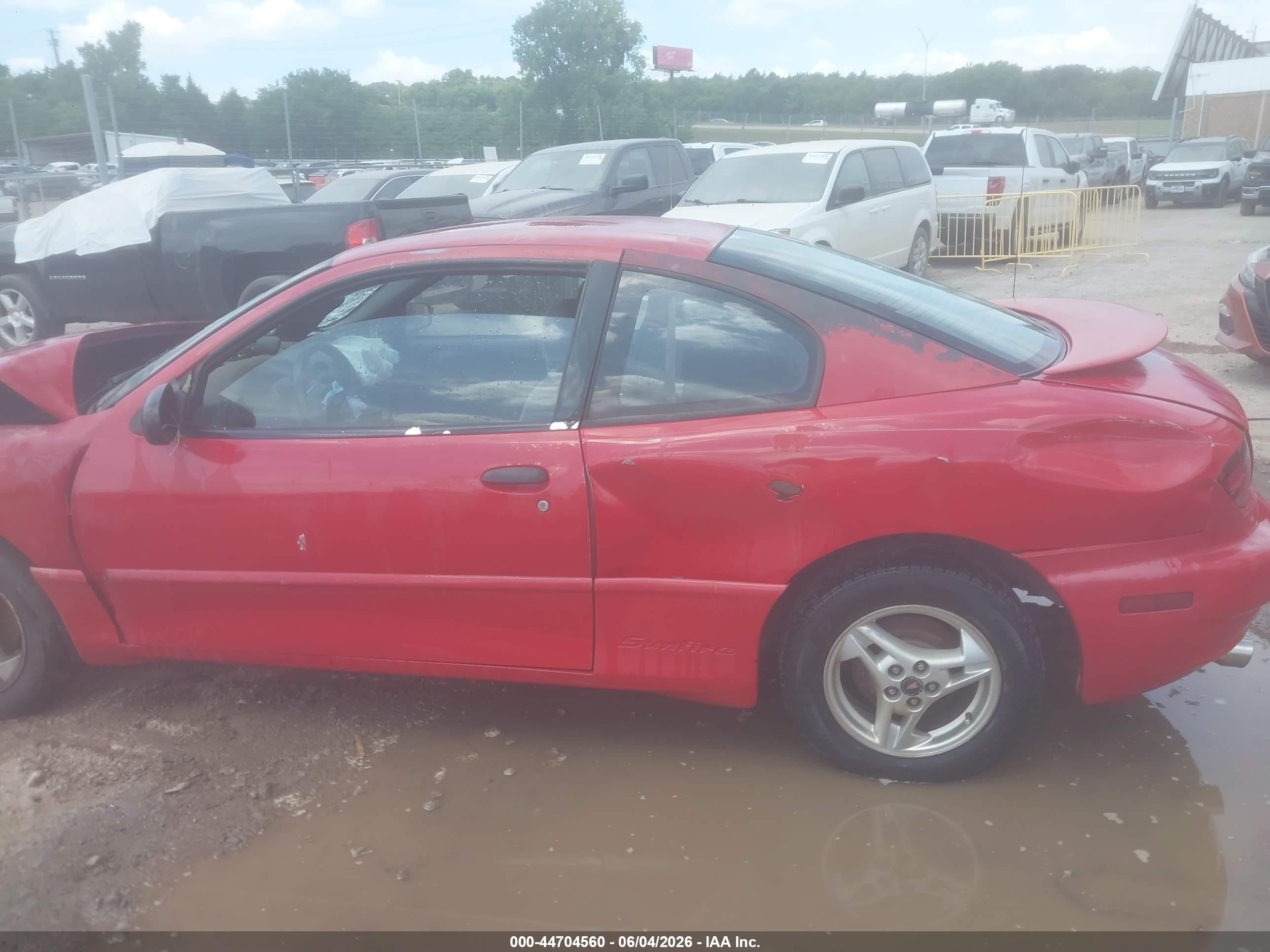 2004 Pontiac Sunfire   Red vin: 1G2JB12F547298178