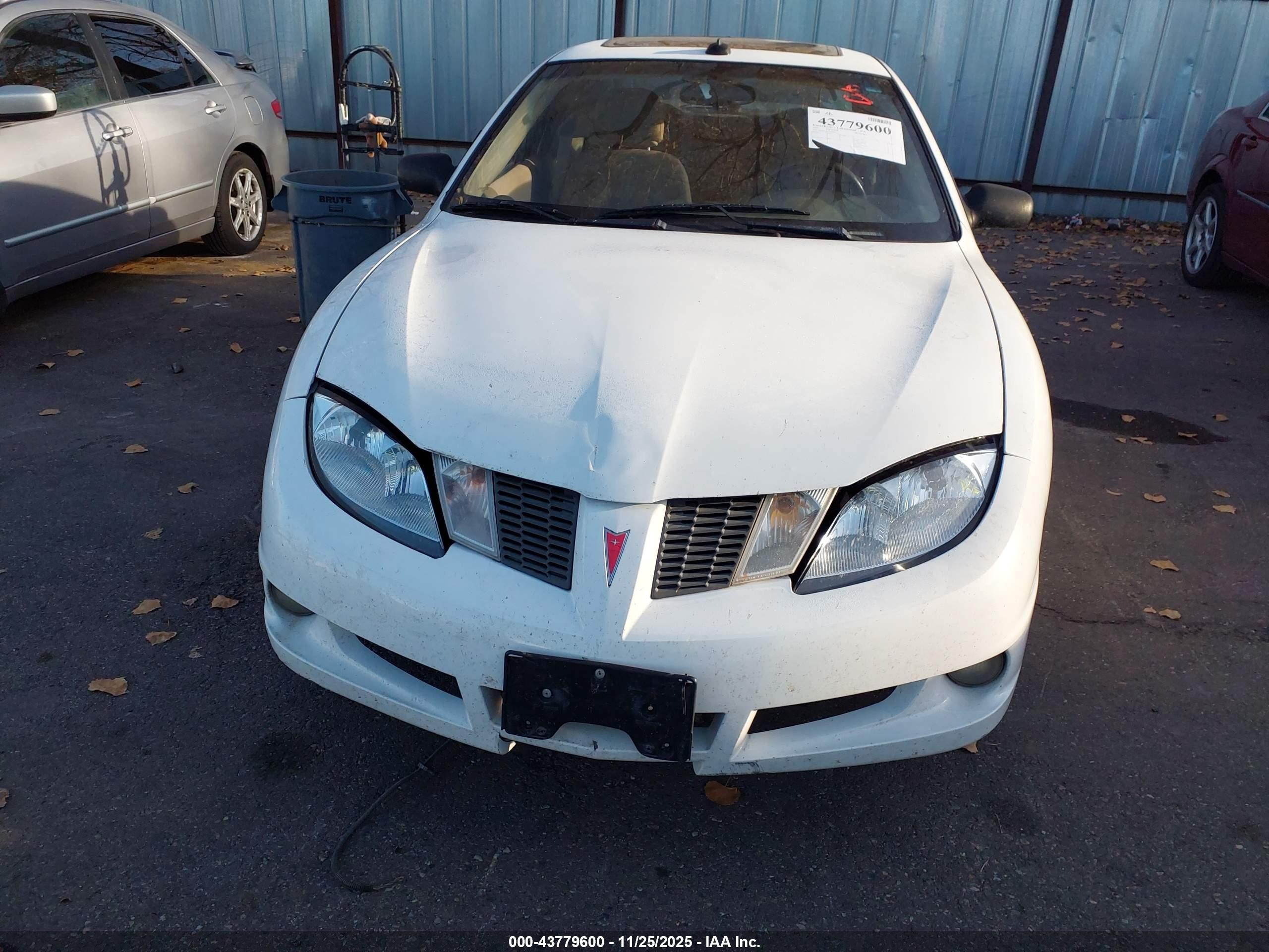 2003 Pontiac Sunfire   White vin: 1G2JB12F637304875