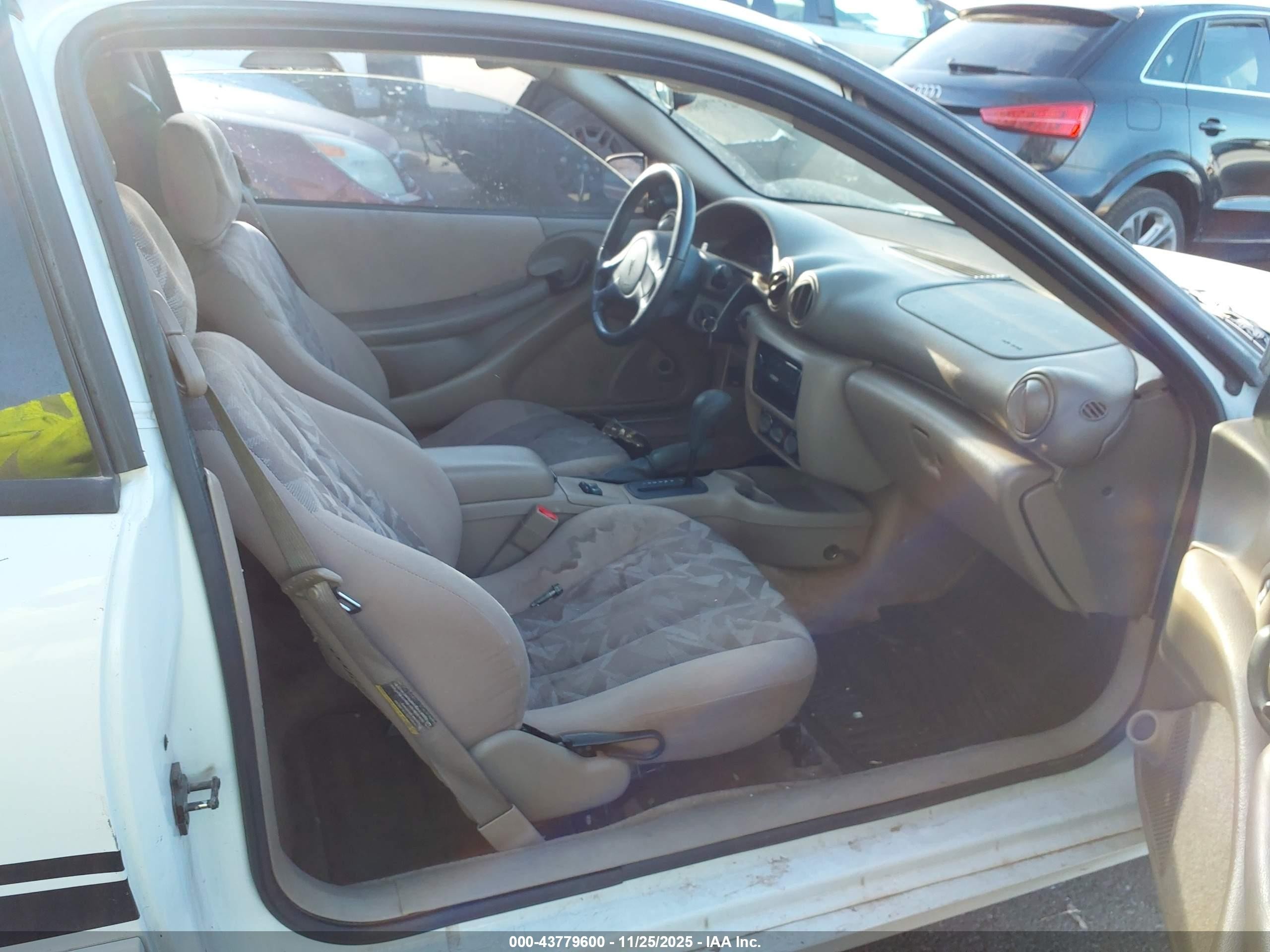 2003 Pontiac Sunfire   White vin: 1G2JB12F637304875
