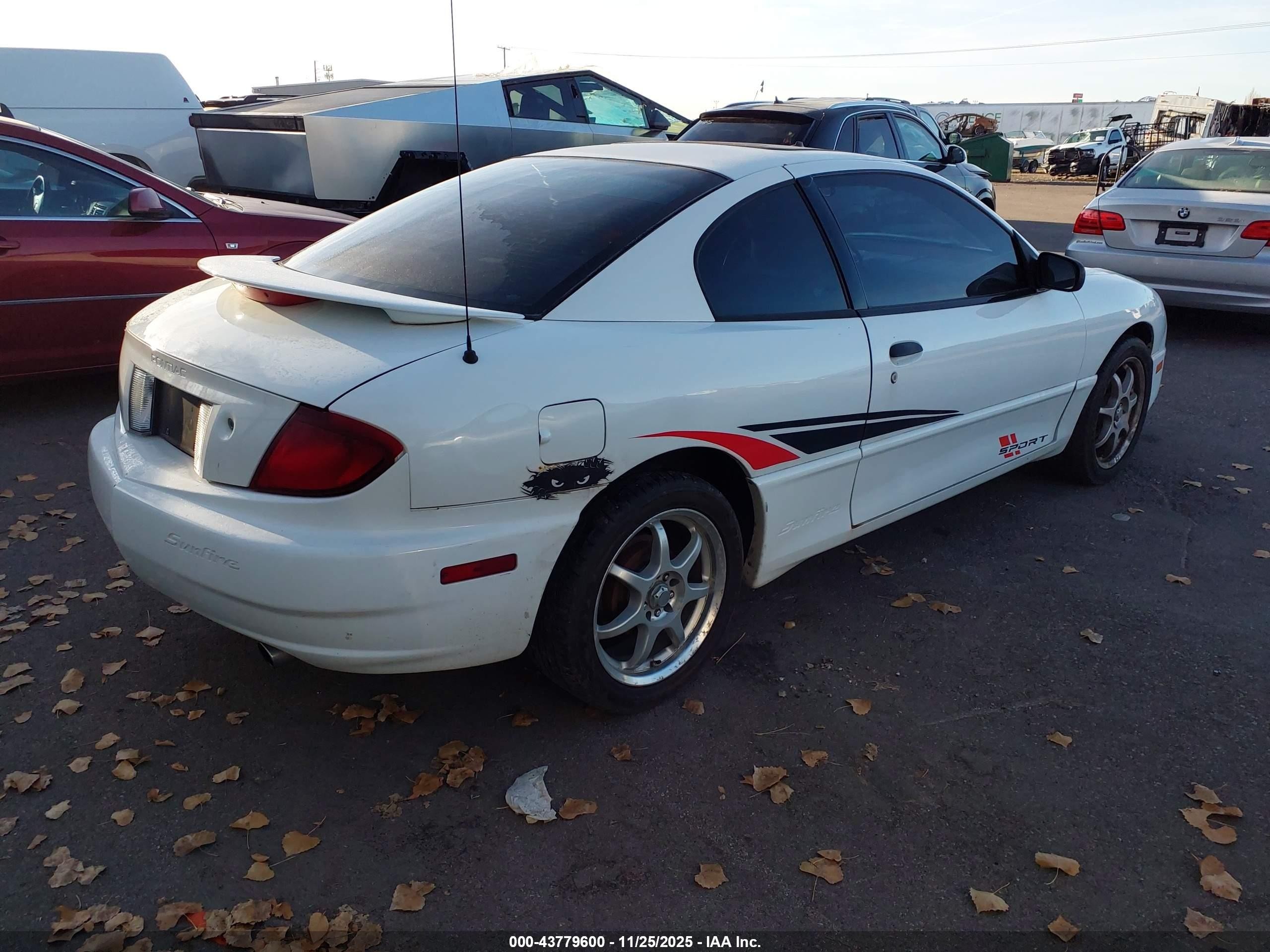 2003 Pontiac Sunfire   White vin: 1G2JB12F637304875