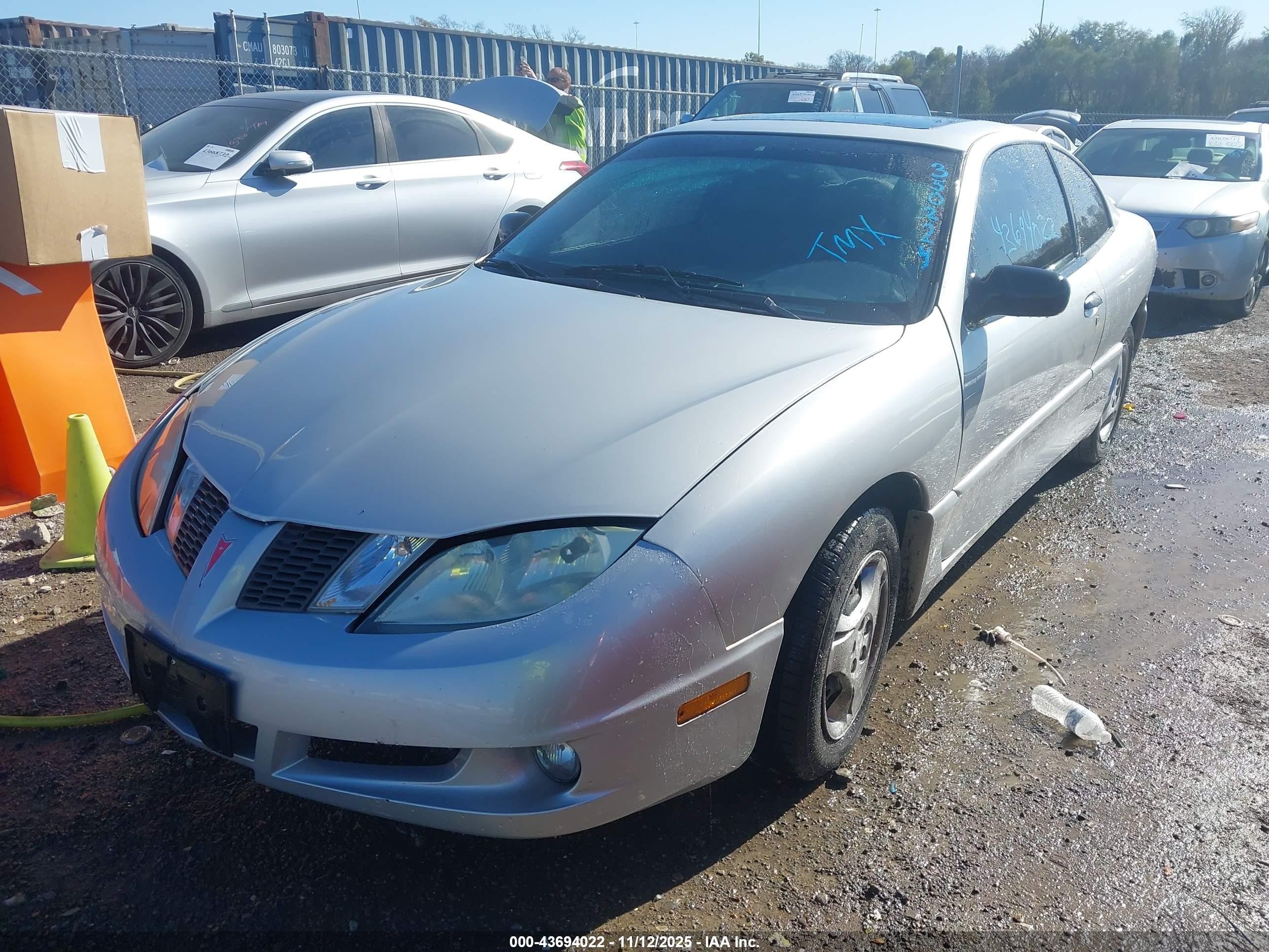 2004 Pontiac Sunfire   Silver vin: 1G2JB12F647350224