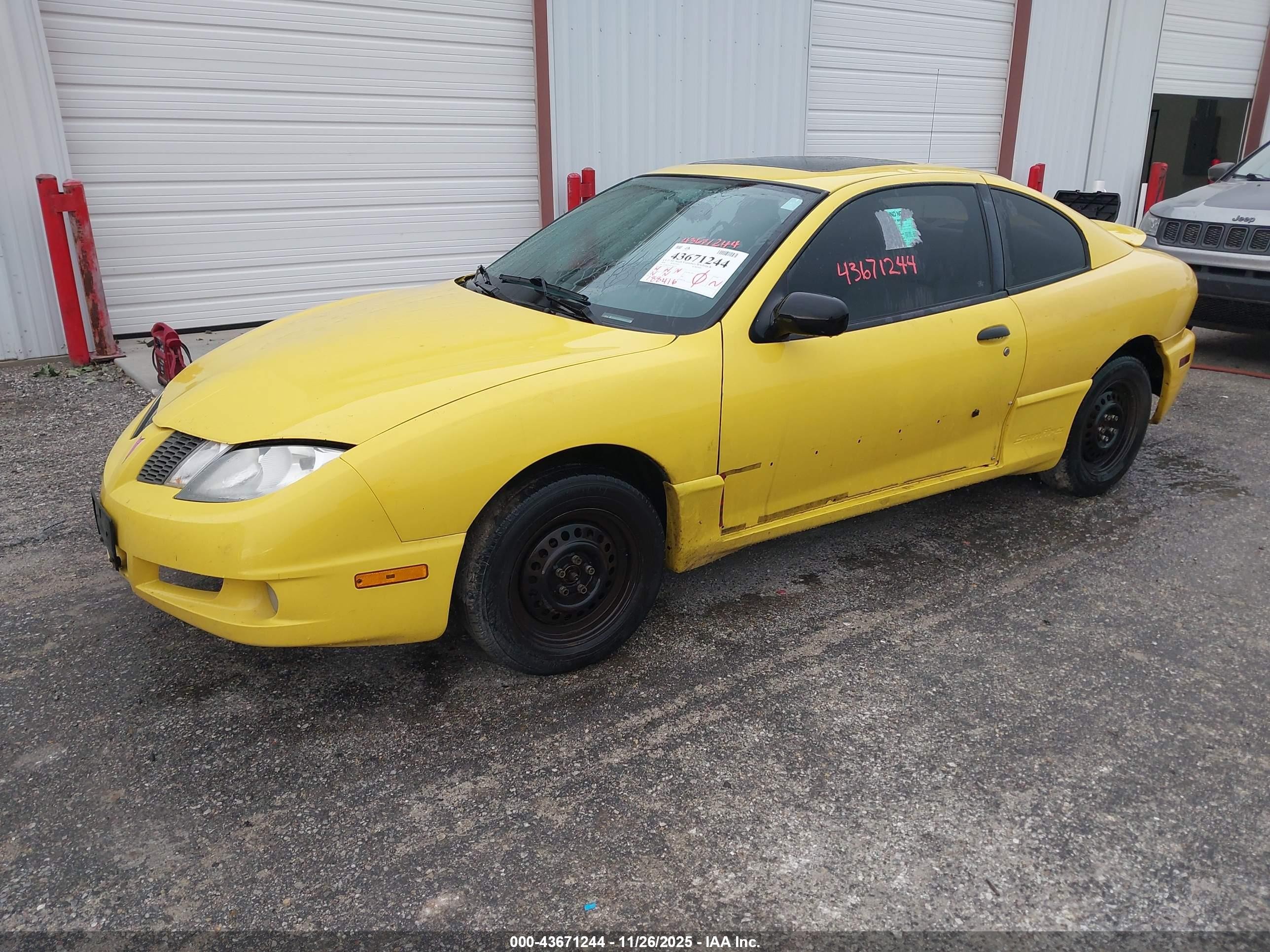 2004 Pontiac Sunfire   Yellow vin: 1G2JB12F847162420