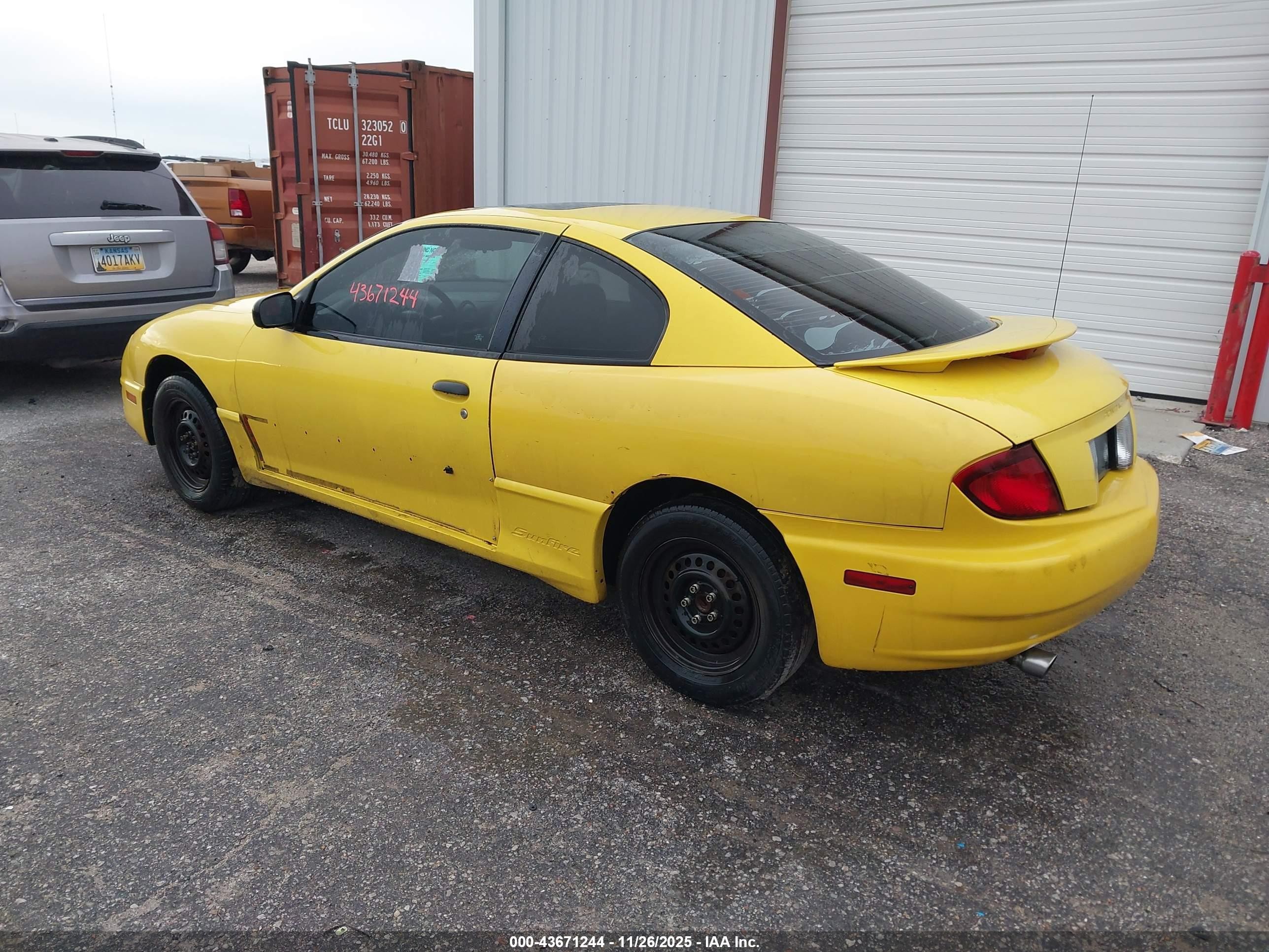 2004 Pontiac Sunfire   Yellow vin: 1G2JB12F847162420