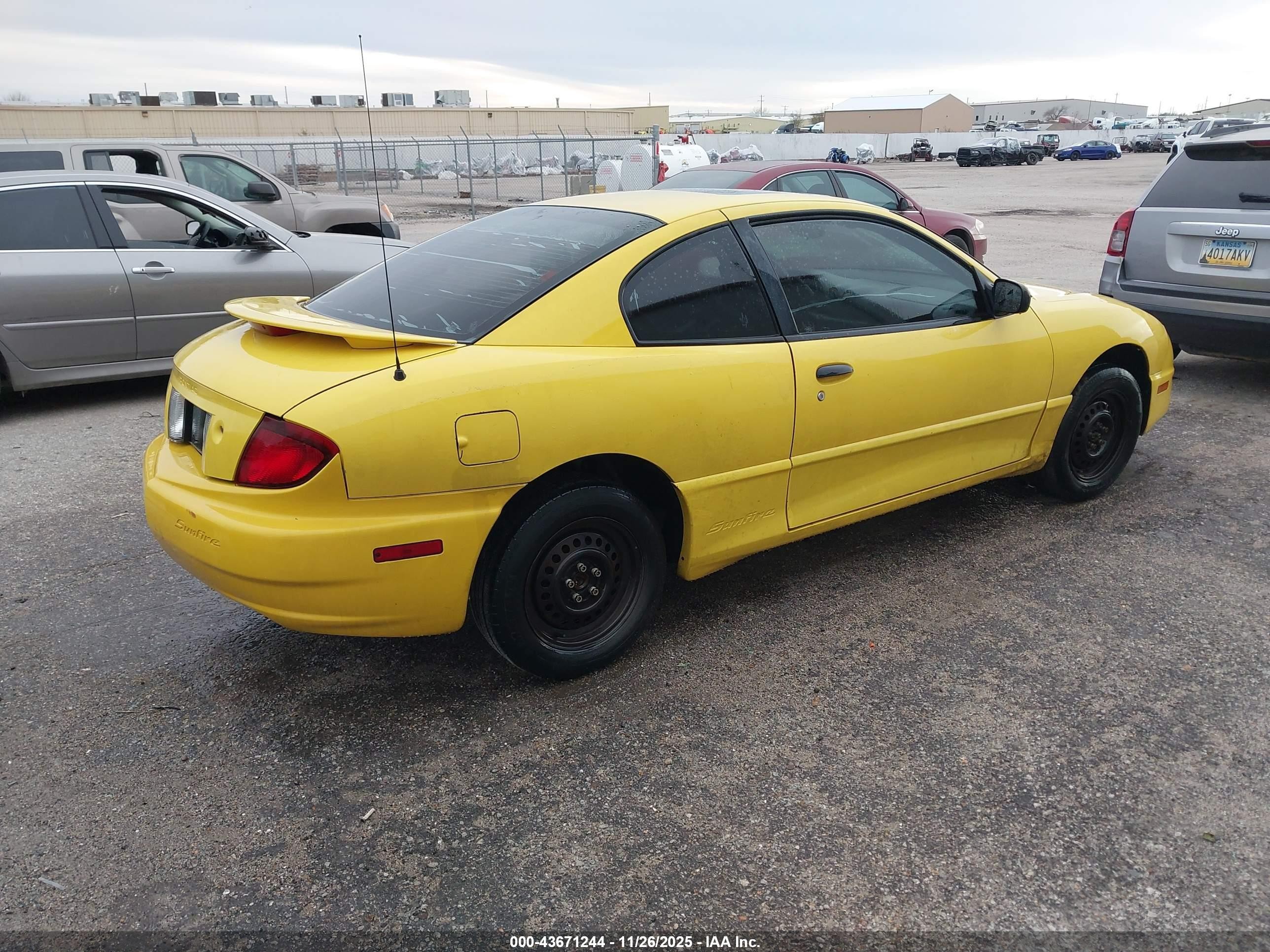 2004 Pontiac Sunfire   Yellow vin: 1G2JB12F847162420