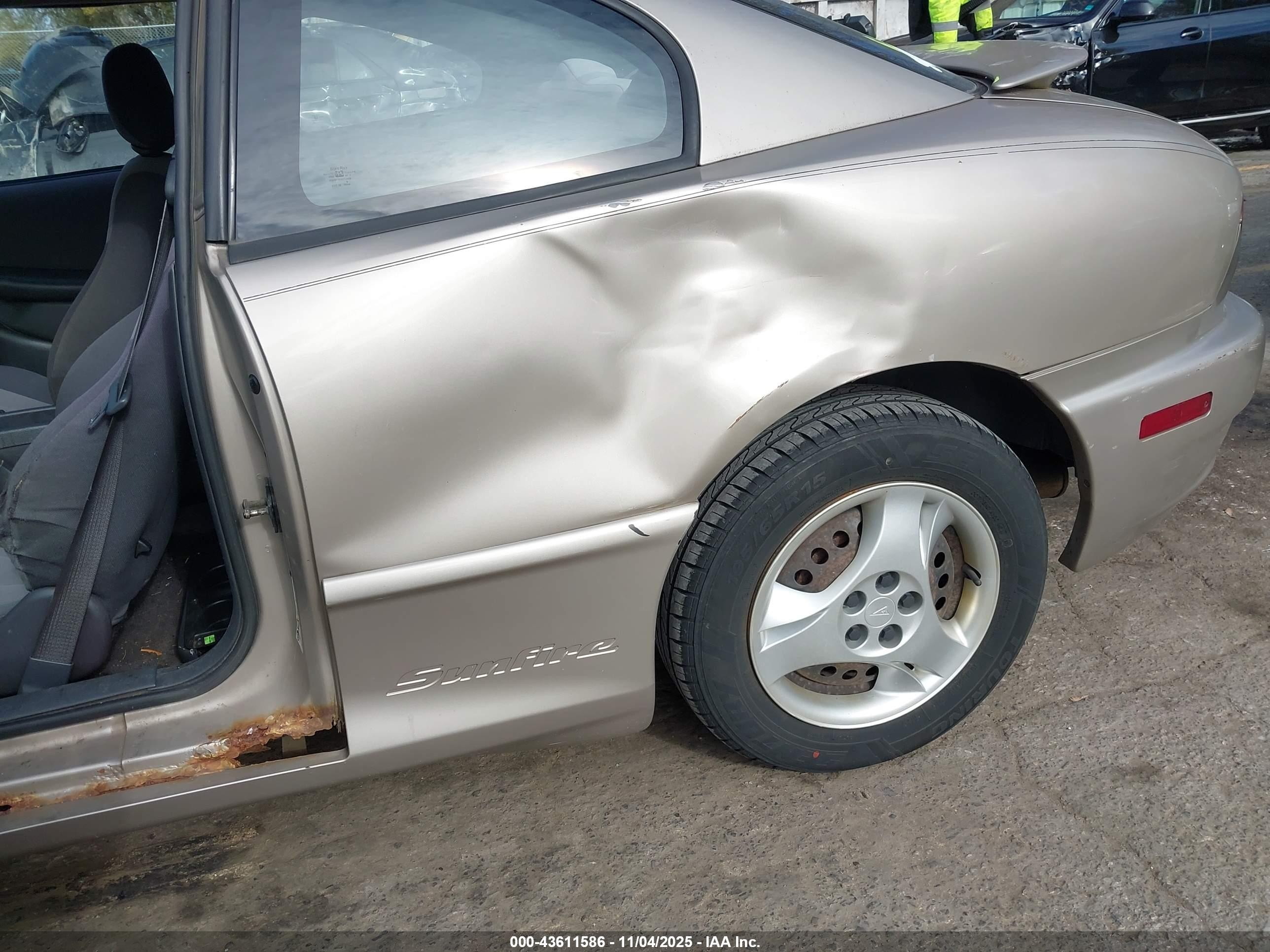 2004 Pontiac Sunfire   Gold vin: 1G2JB12FX47235948