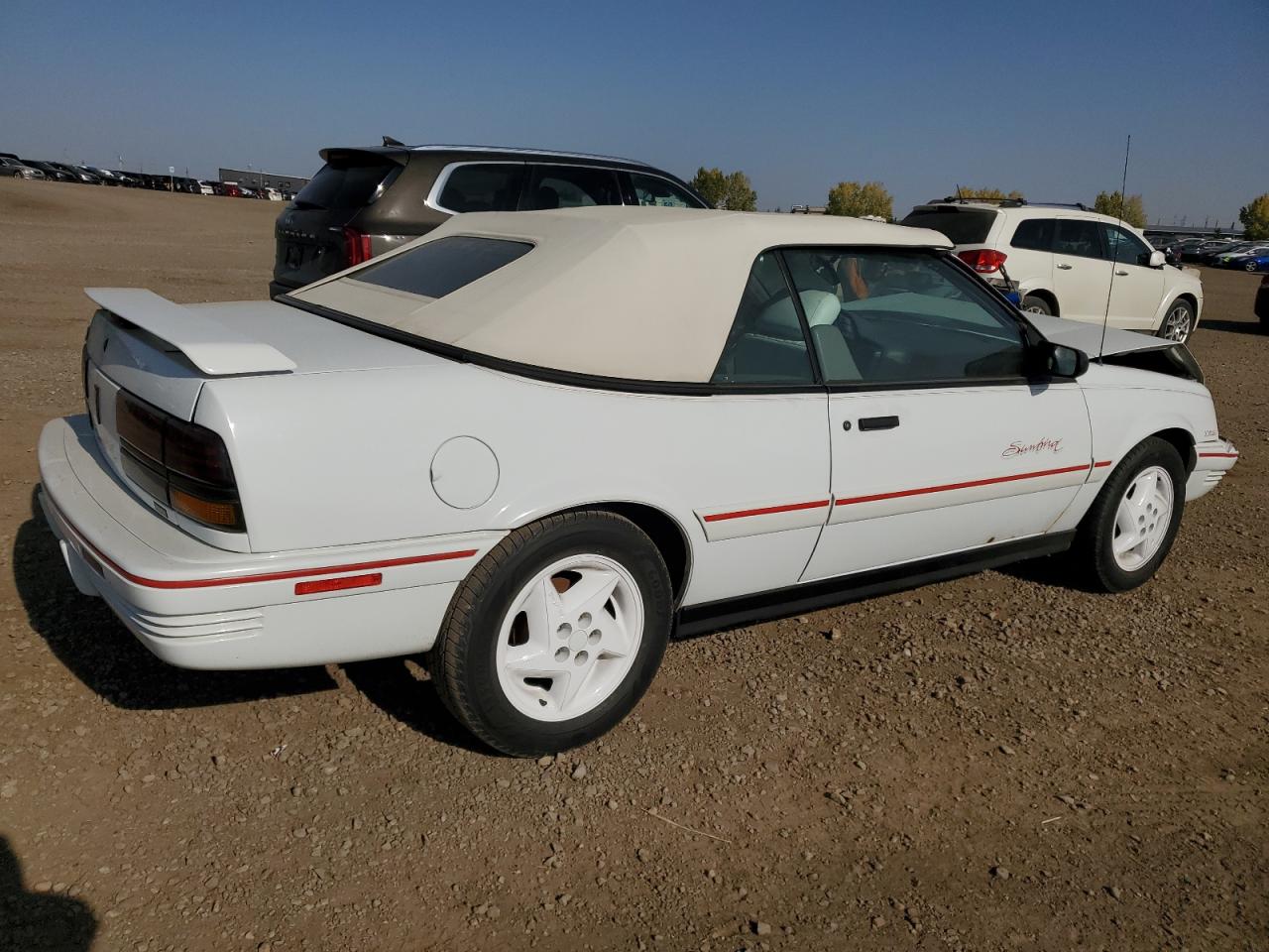 1994 Pontiac Sunbird Le Белый vin: 1G2JB31TXR7536424