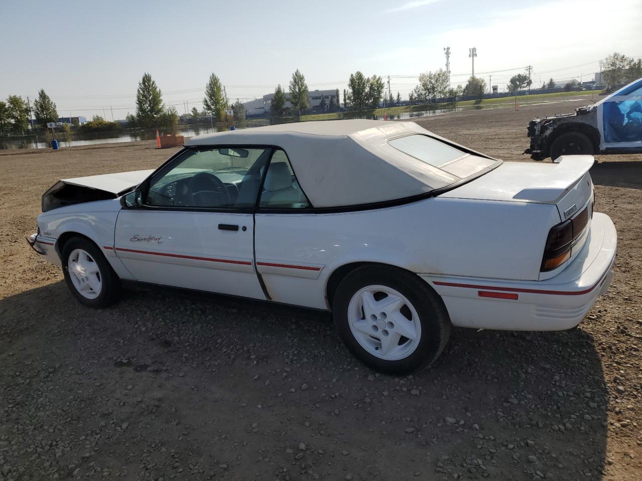 1994 Pontiac Sunbird Le Белый vin: 1G2JB31TXR7536424