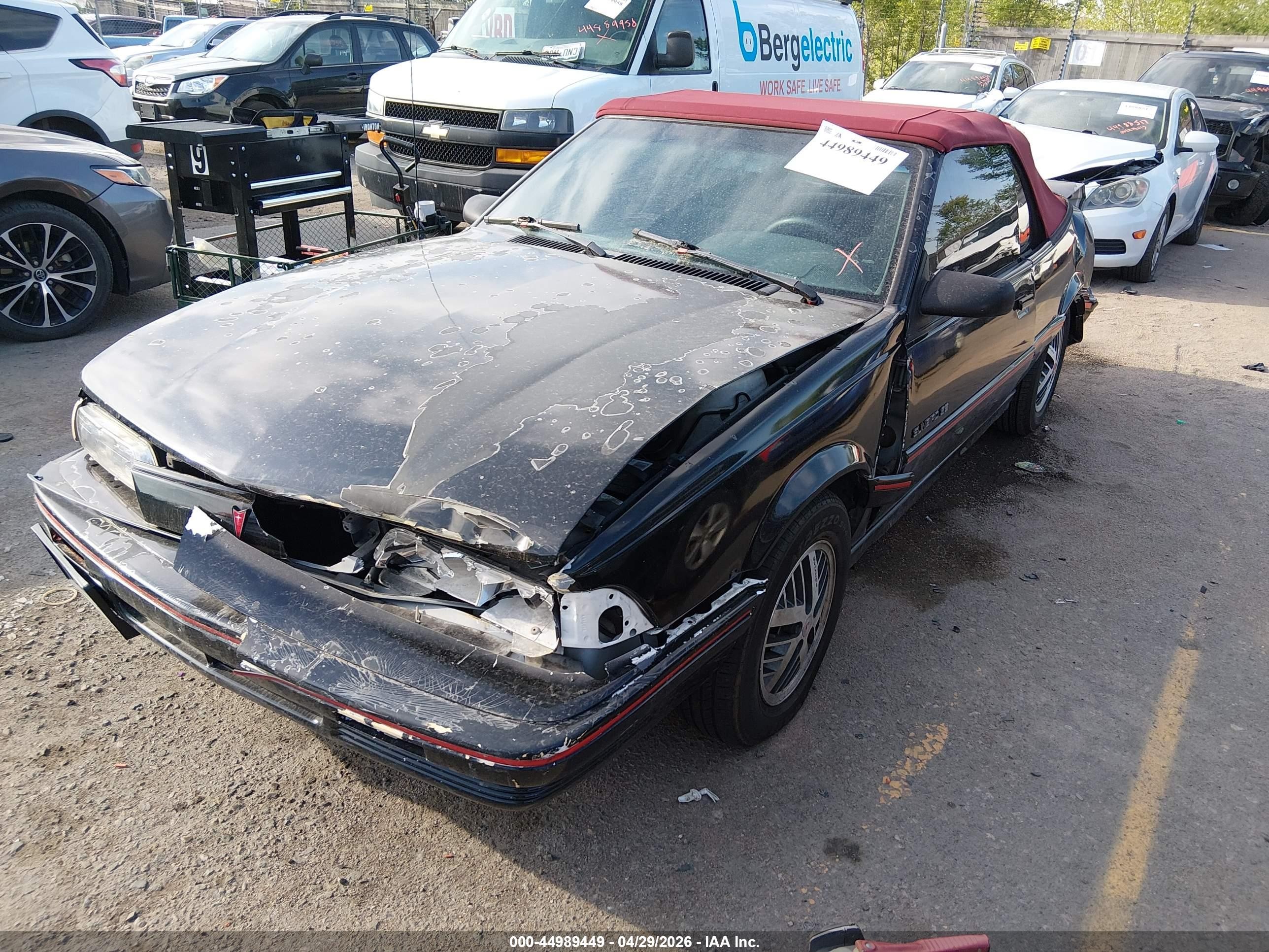 1992 Pontiac Sunbird Se Черный vin: 1G2JB34H3N7560548