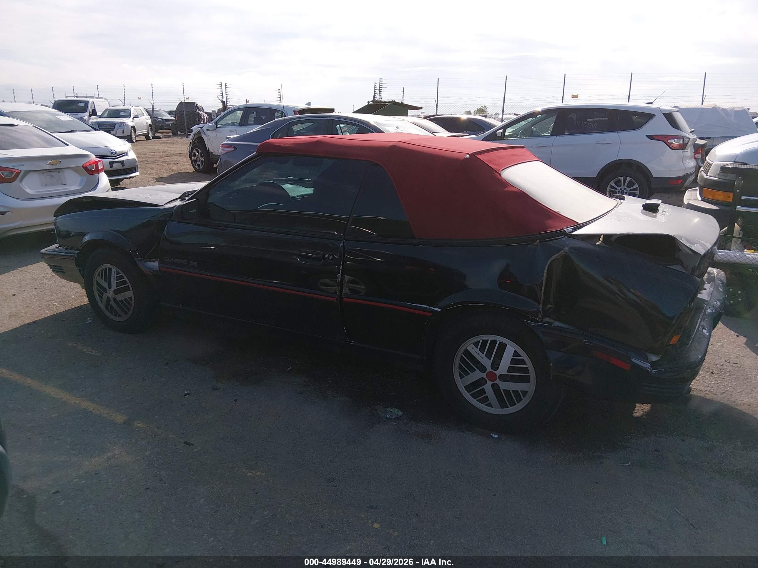 1992 Pontiac Sunbird Se Черный vin: 1G2JB34H3N7560548