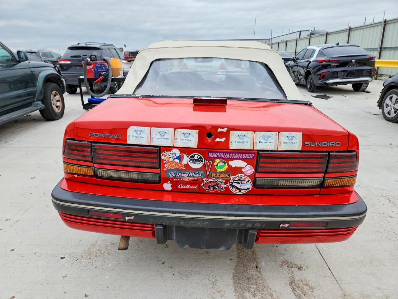 1990 Pontiac Sunbird Le Красный vin: 1G2JB34K3L7617212