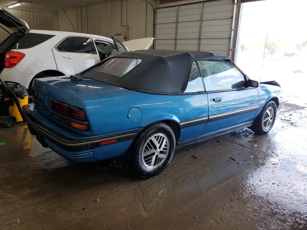 1991 Pontiac Sunbird Le Blue vin: 1G2JB34T0M7628033