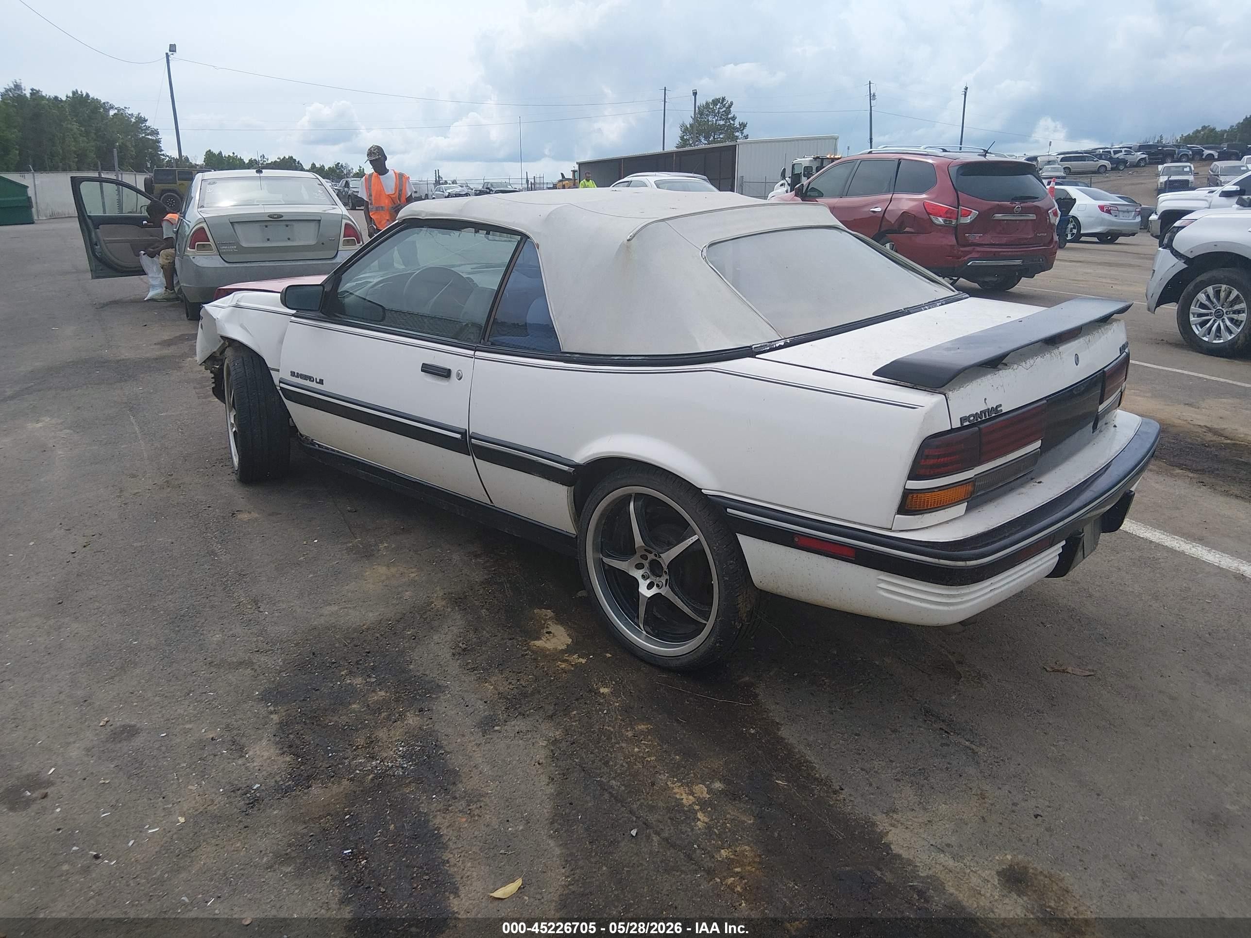 1991 Pontiac Sunbird Le Red vin: 1G2JB34T2M7609919