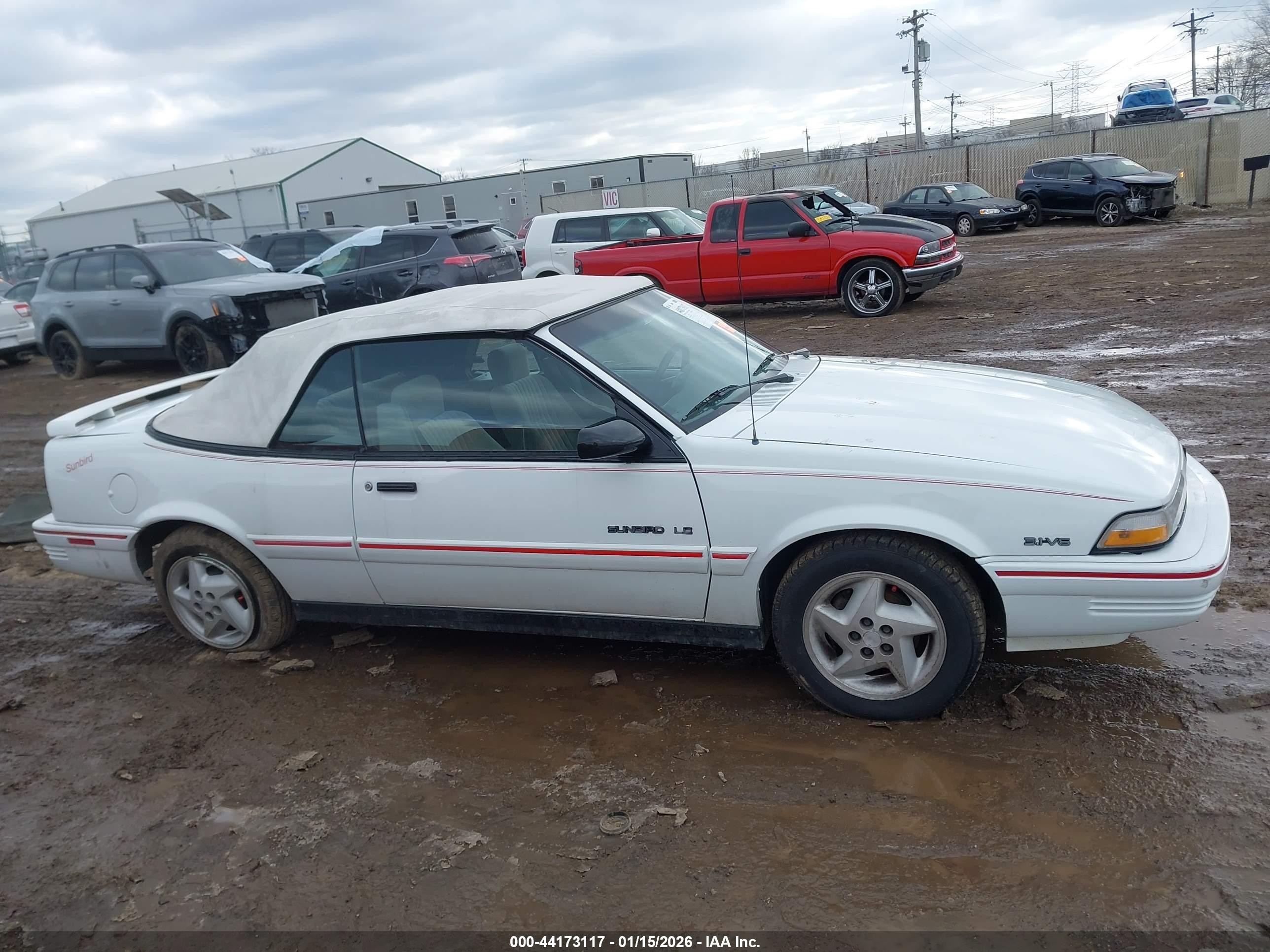 1994 Pontiac Sunbird Le White vin: 1G2JB34T8R7585259
