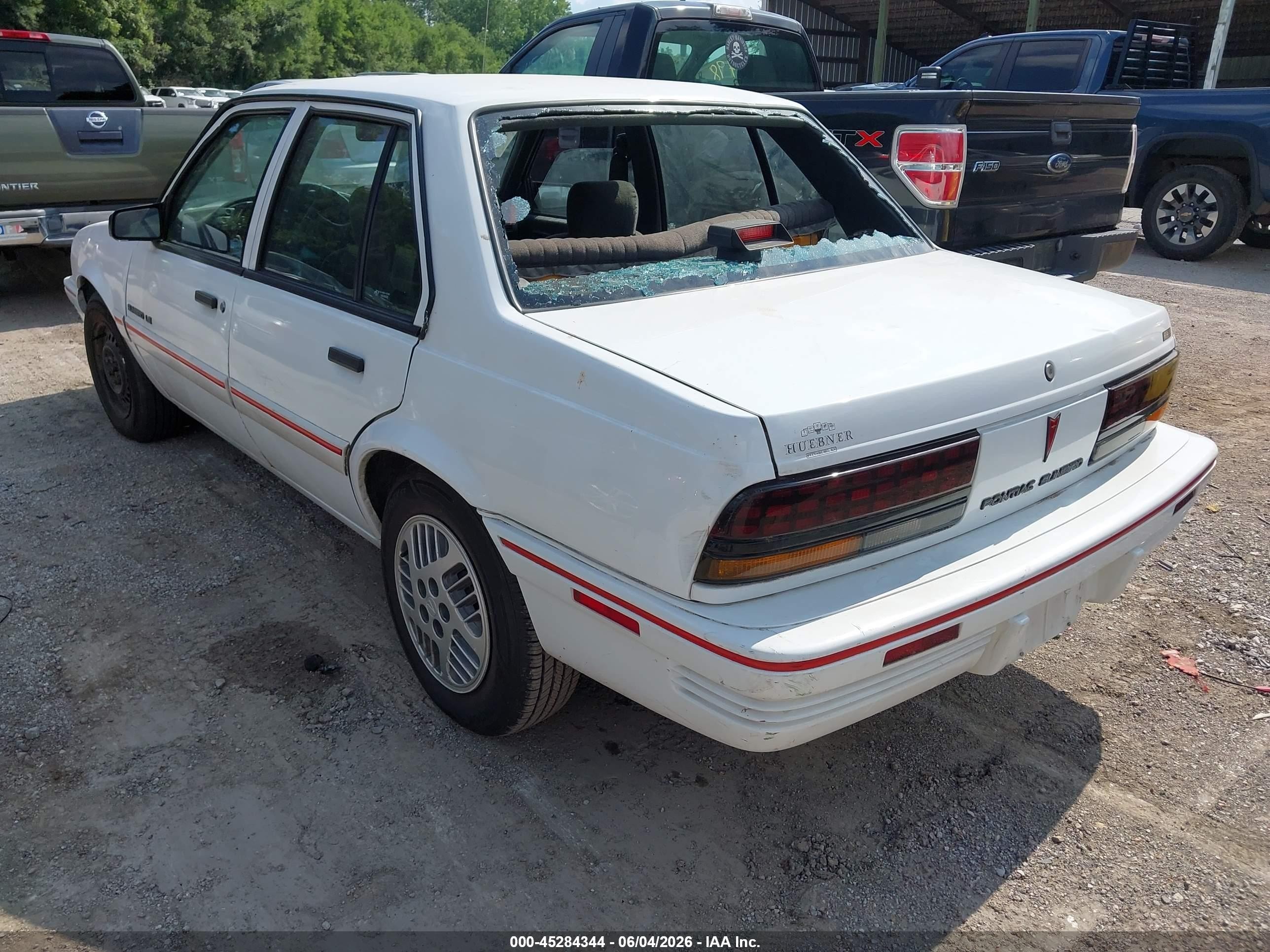 1994 Pontiac Sunbird Le White vin: 1G2JB54H5R7582455