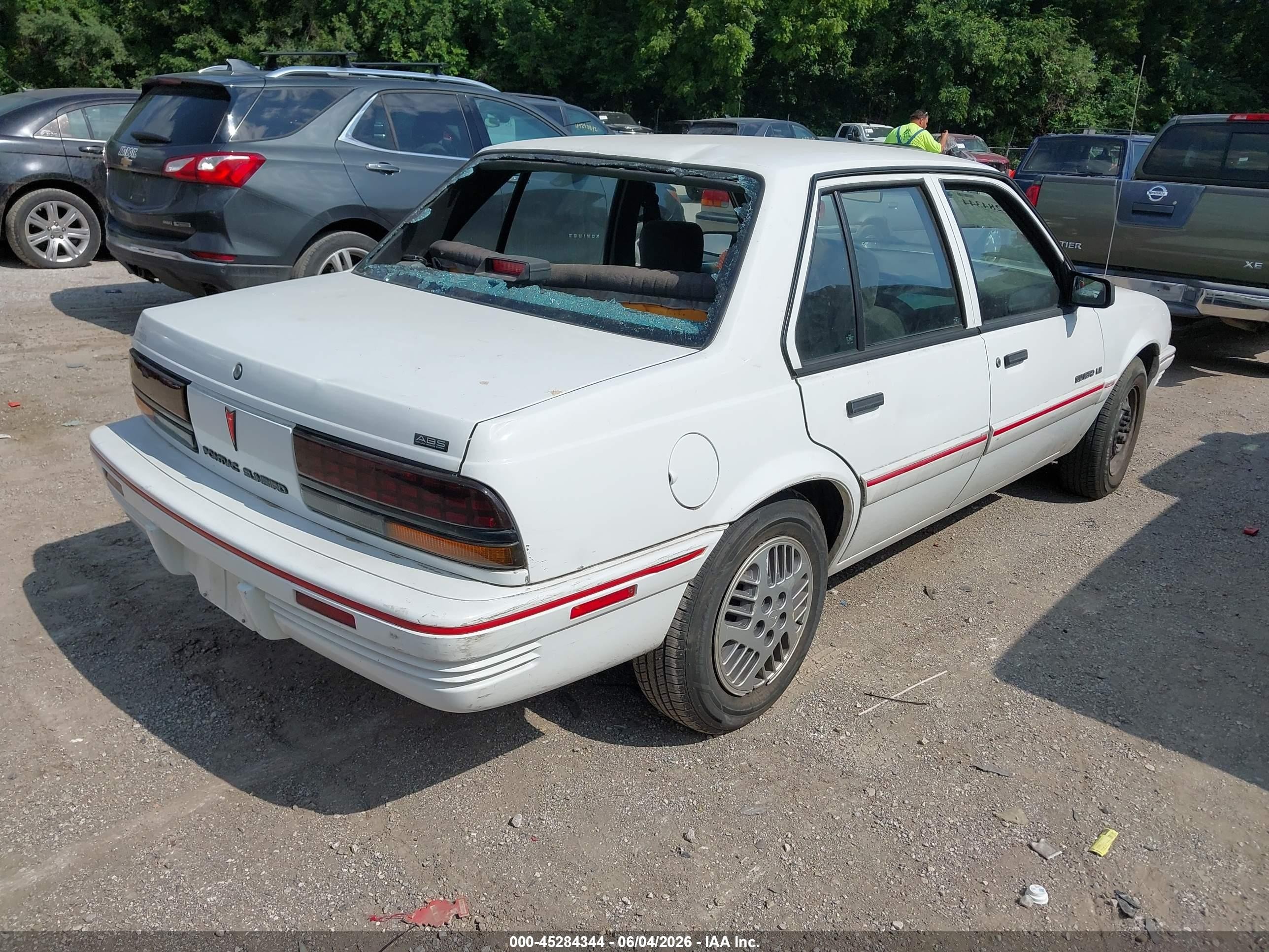1994 Pontiac Sunbird Le White vin: 1G2JB54H5R7582455
