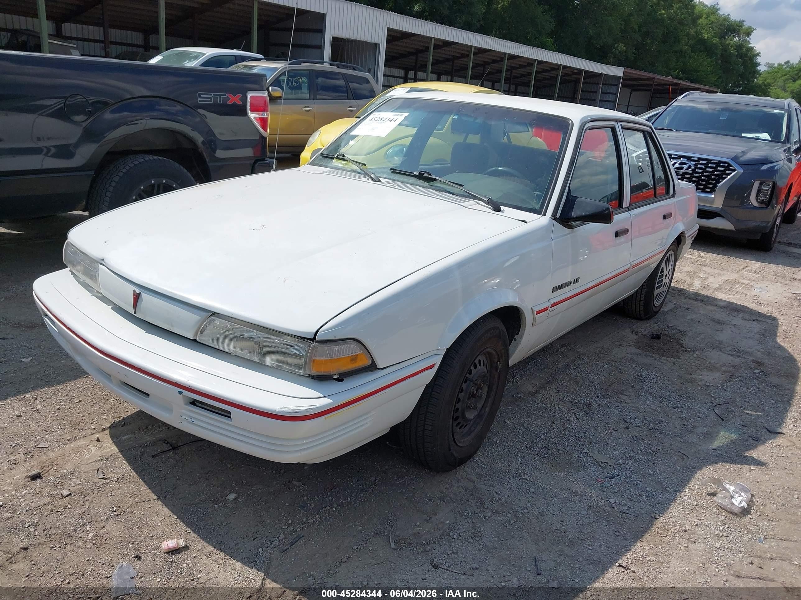 1994 Pontiac Sunbird Le White vin: 1G2JB54H5R7582455
