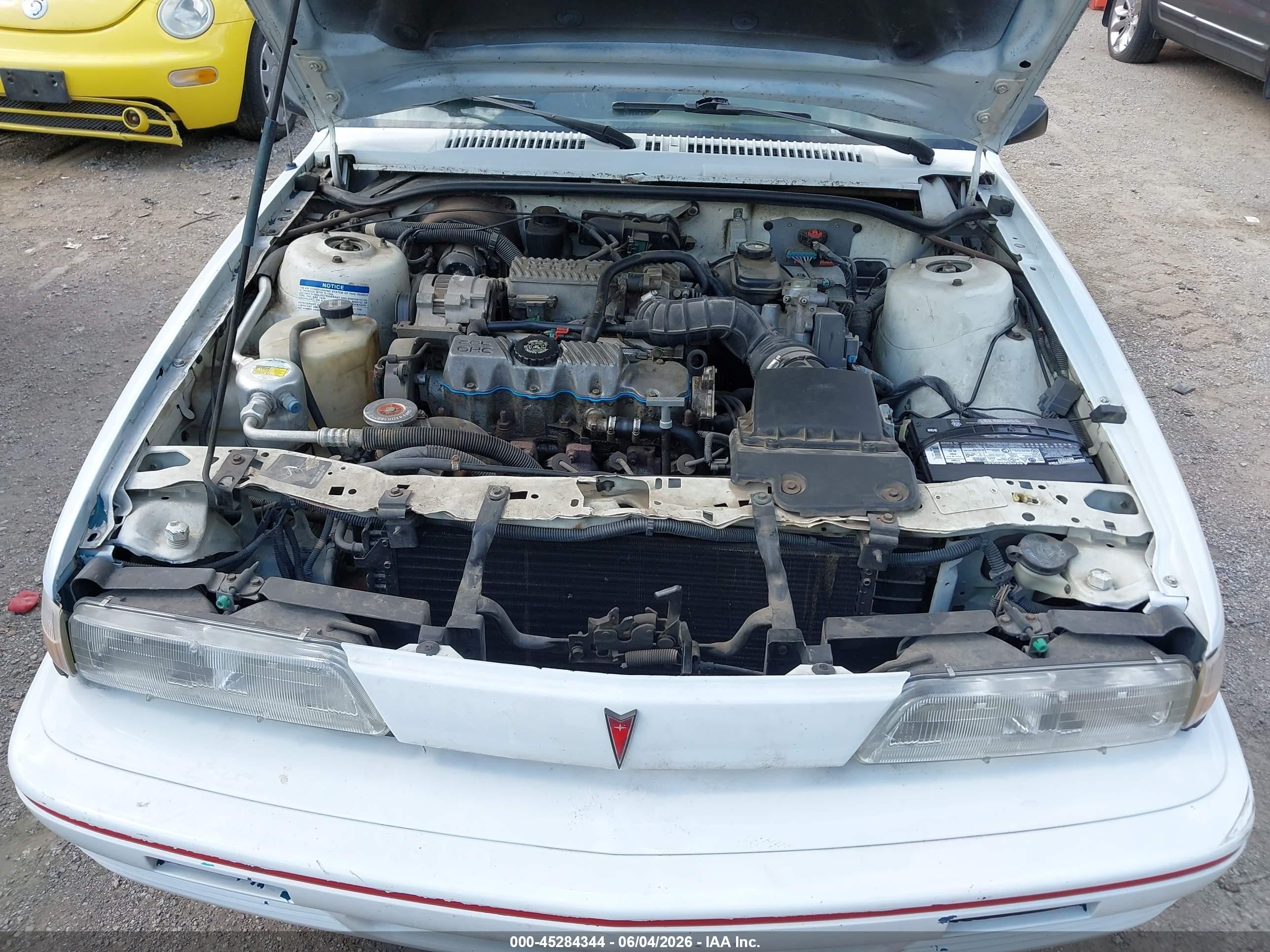 1994 Pontiac Sunbird Le White vin: 1G2JB54H5R7582455