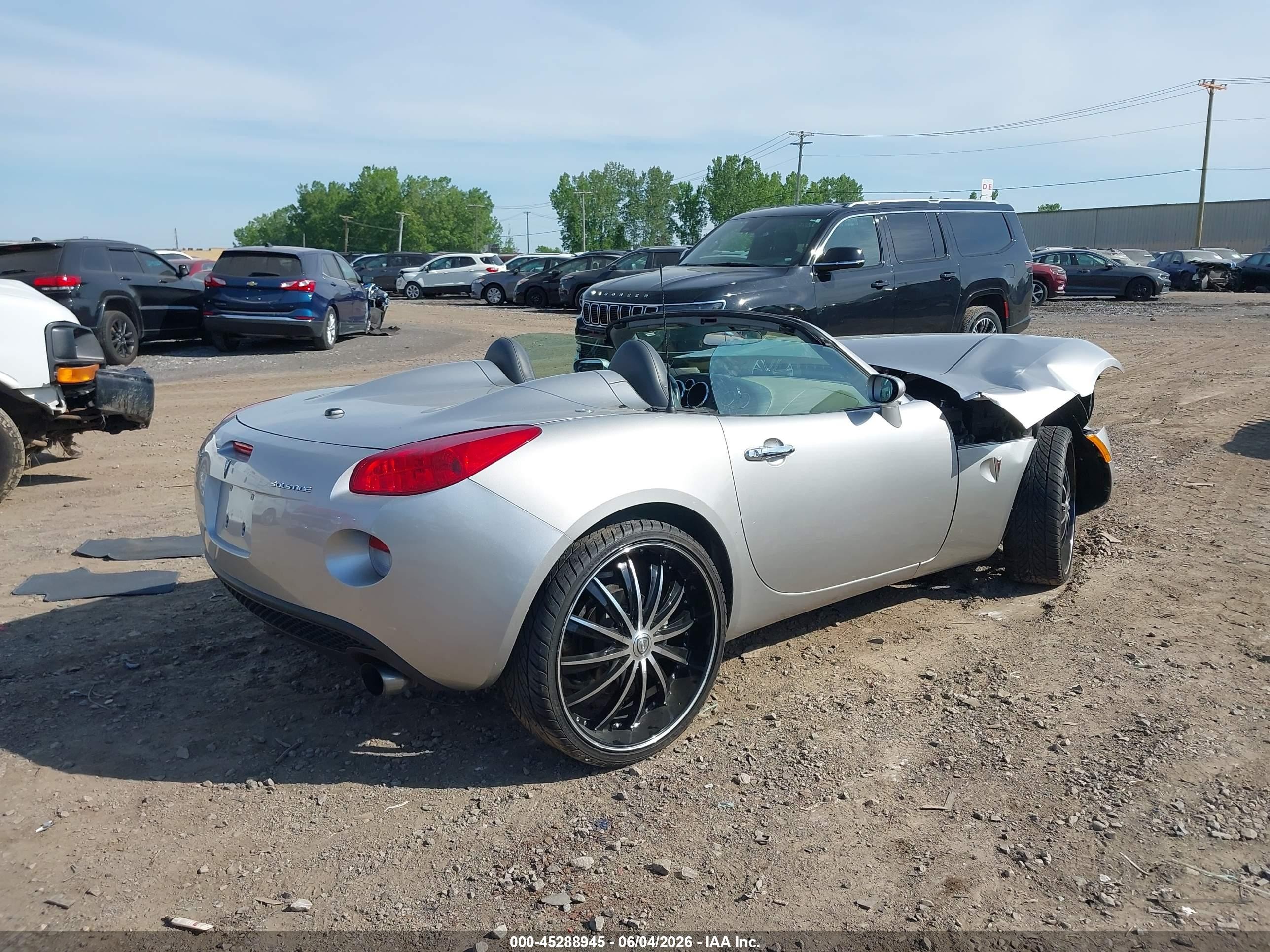 2006 Pontiac Solstice   Серебряный vin: 1G2MB33B06Y103427