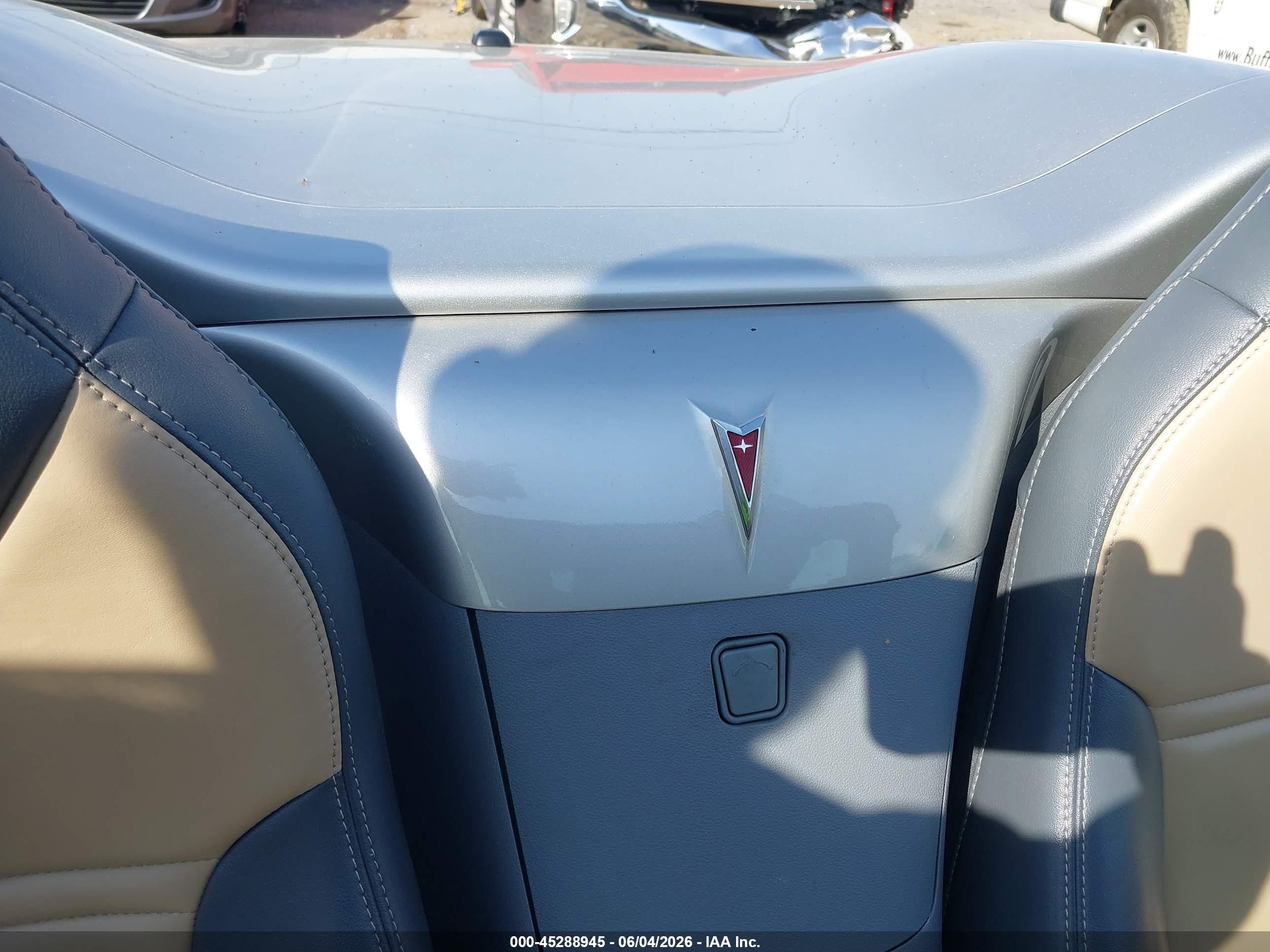 2006 Pontiac Solstice   Серебряный vin: 1G2MB33B06Y103427