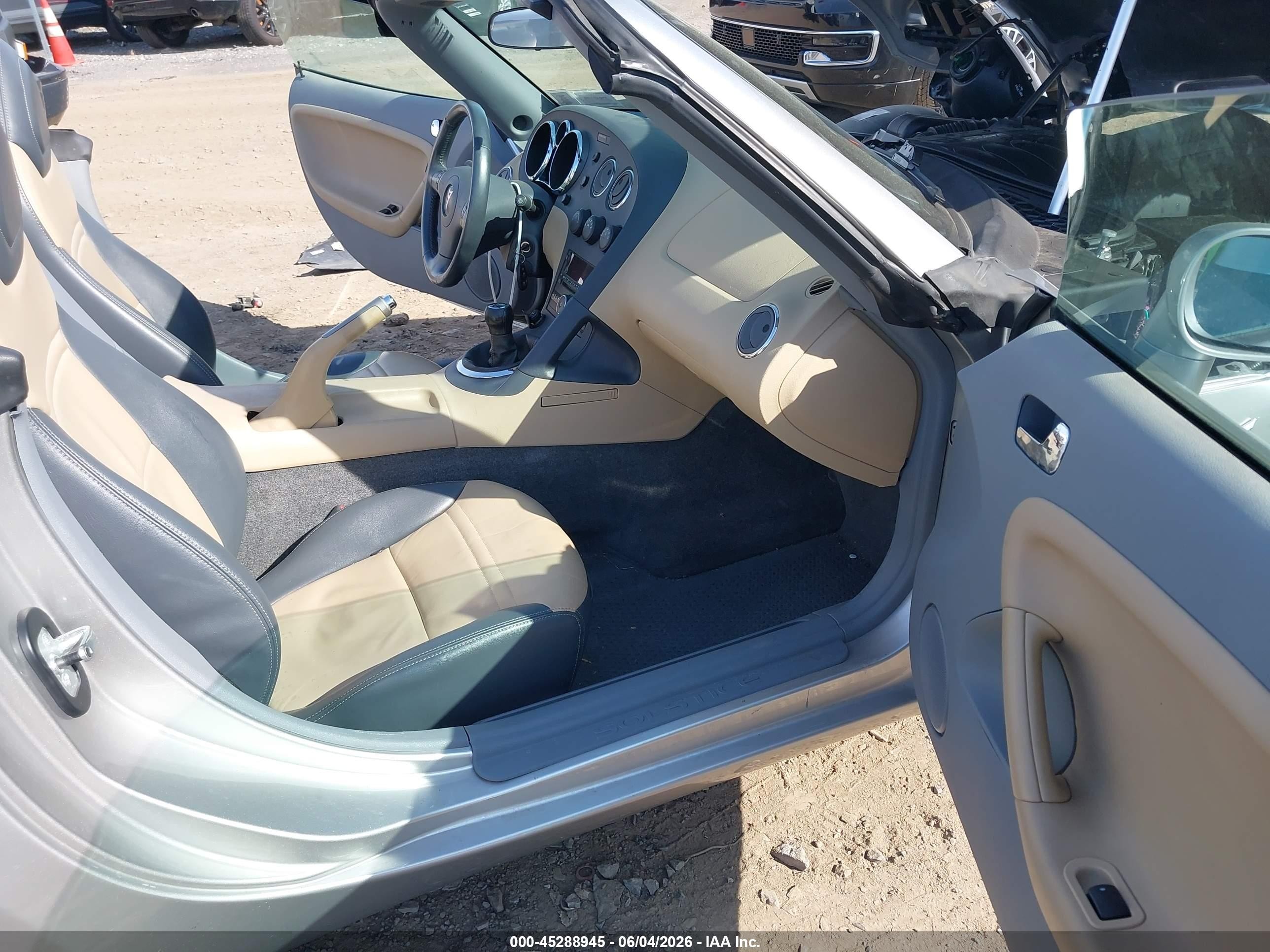 2006 Pontiac Solstice   Серебряный vin: 1G2MB33B06Y103427