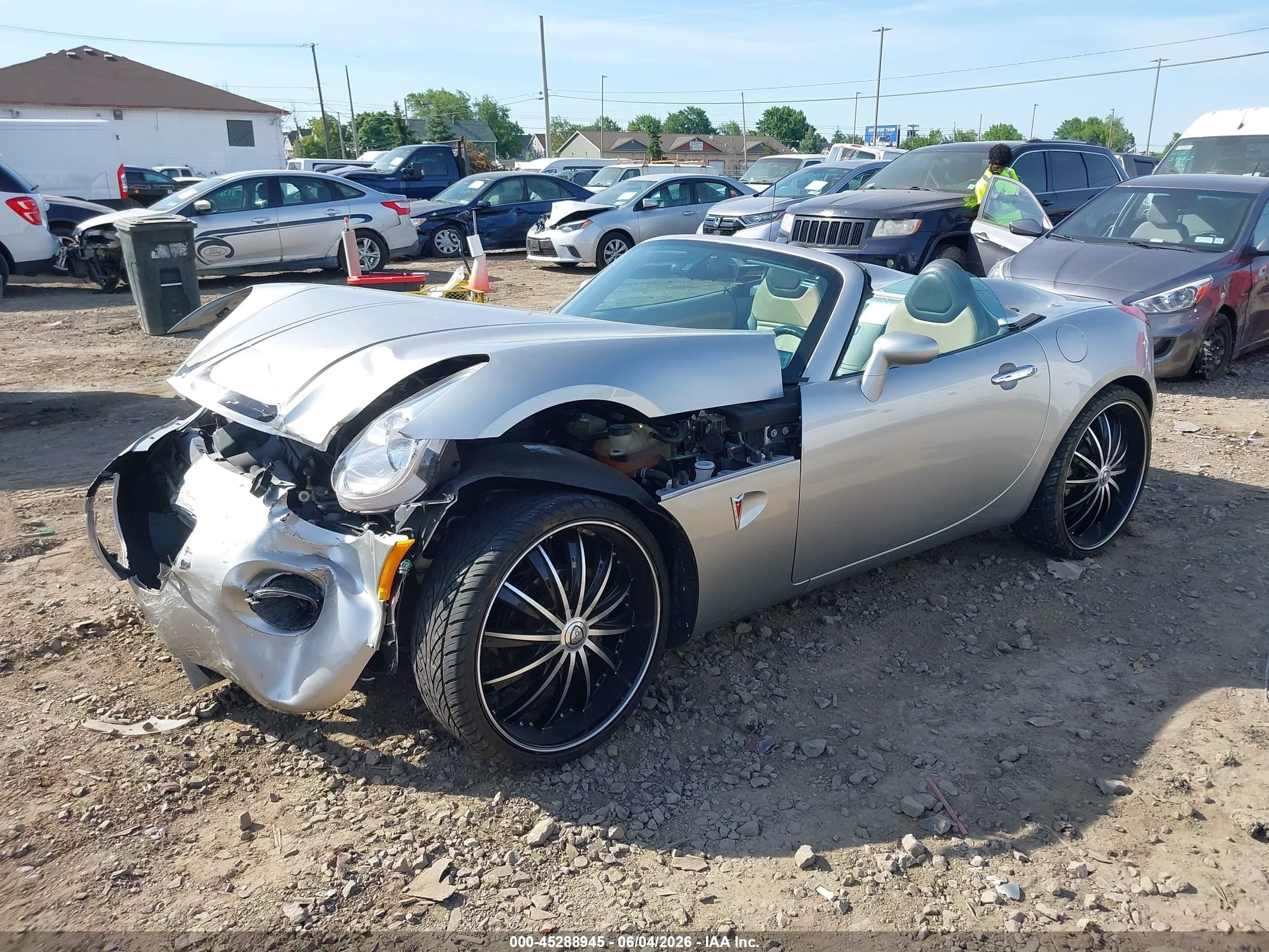 2006 Pontiac Solstice   Серебряный vin: 1G2MB33B06Y103427