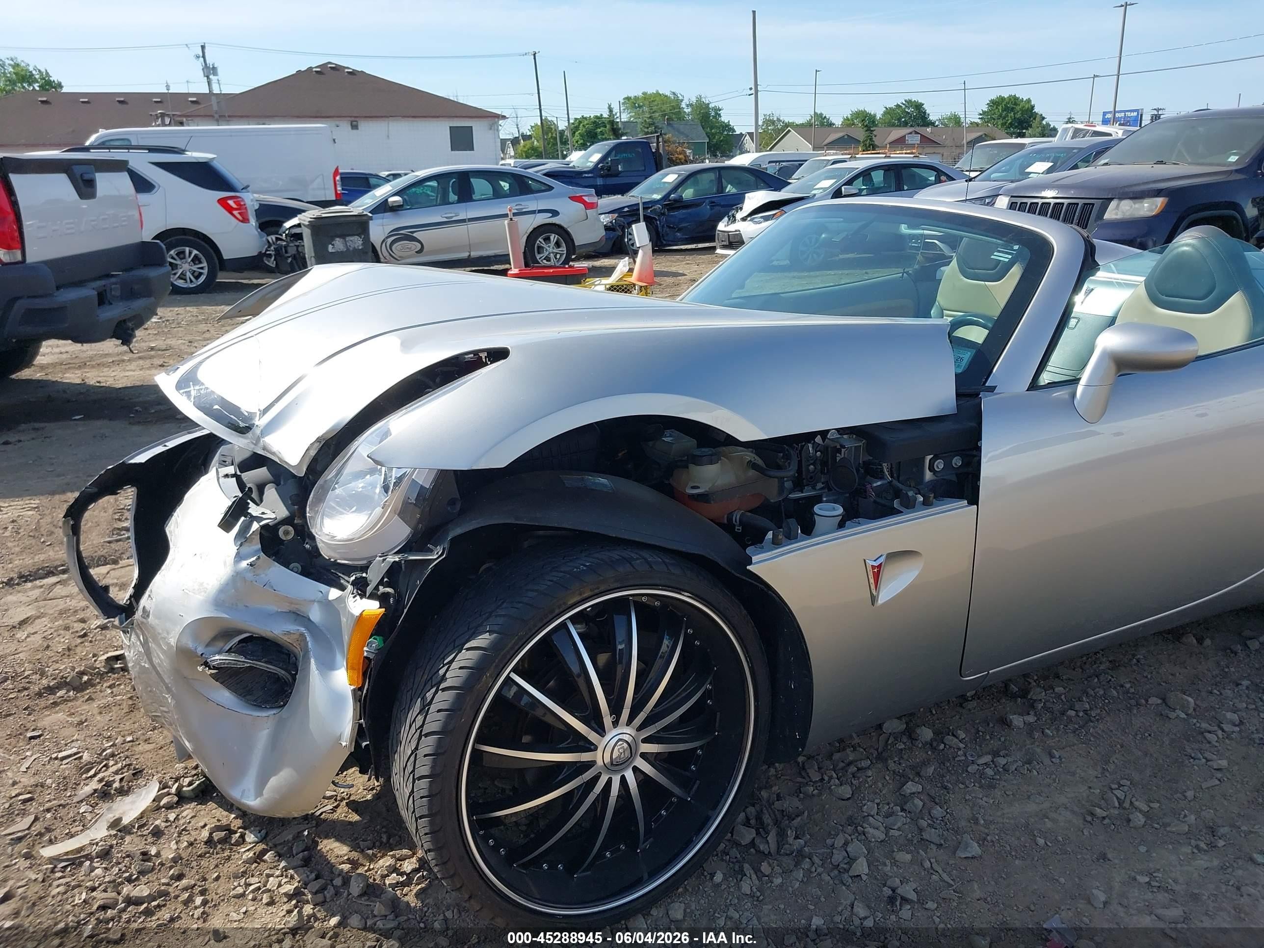 2006 Pontiac Solstice   Серебряный vin: 1G2MB33B06Y103427