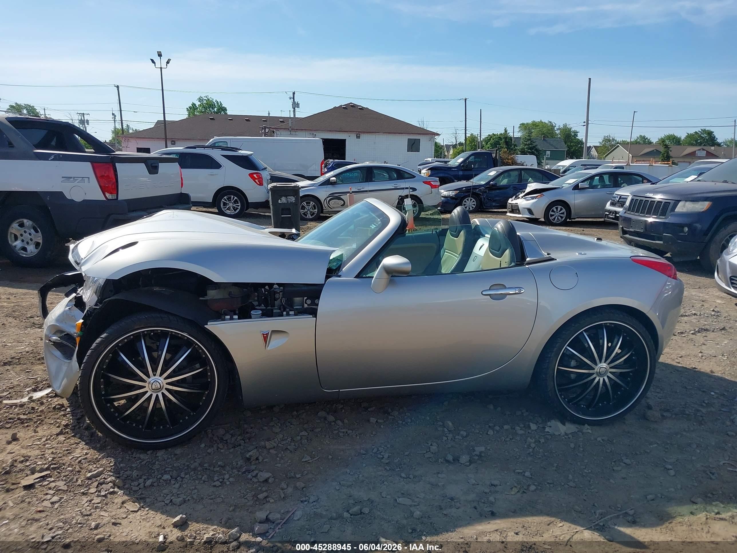 2006 Pontiac Solstice   Серебряный vin: 1G2MB33B06Y103427