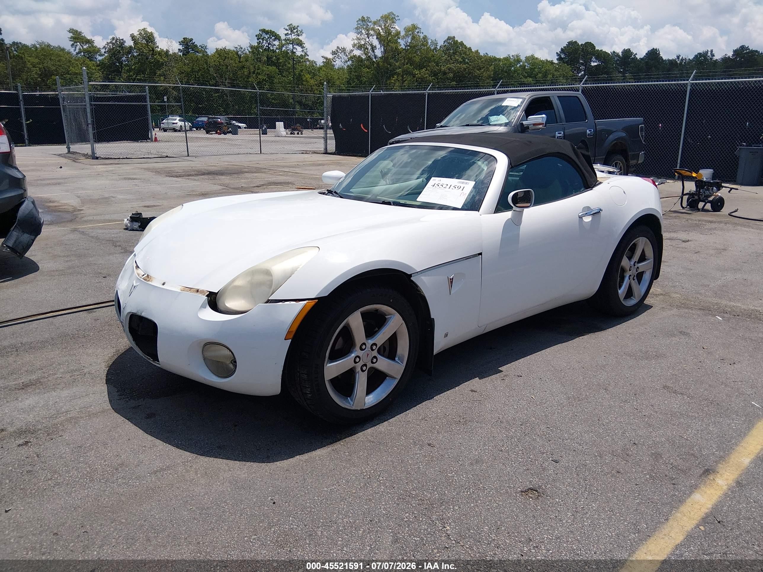 2006 Pontiac Solstice   White vin: 1G2MB33B66Y105196