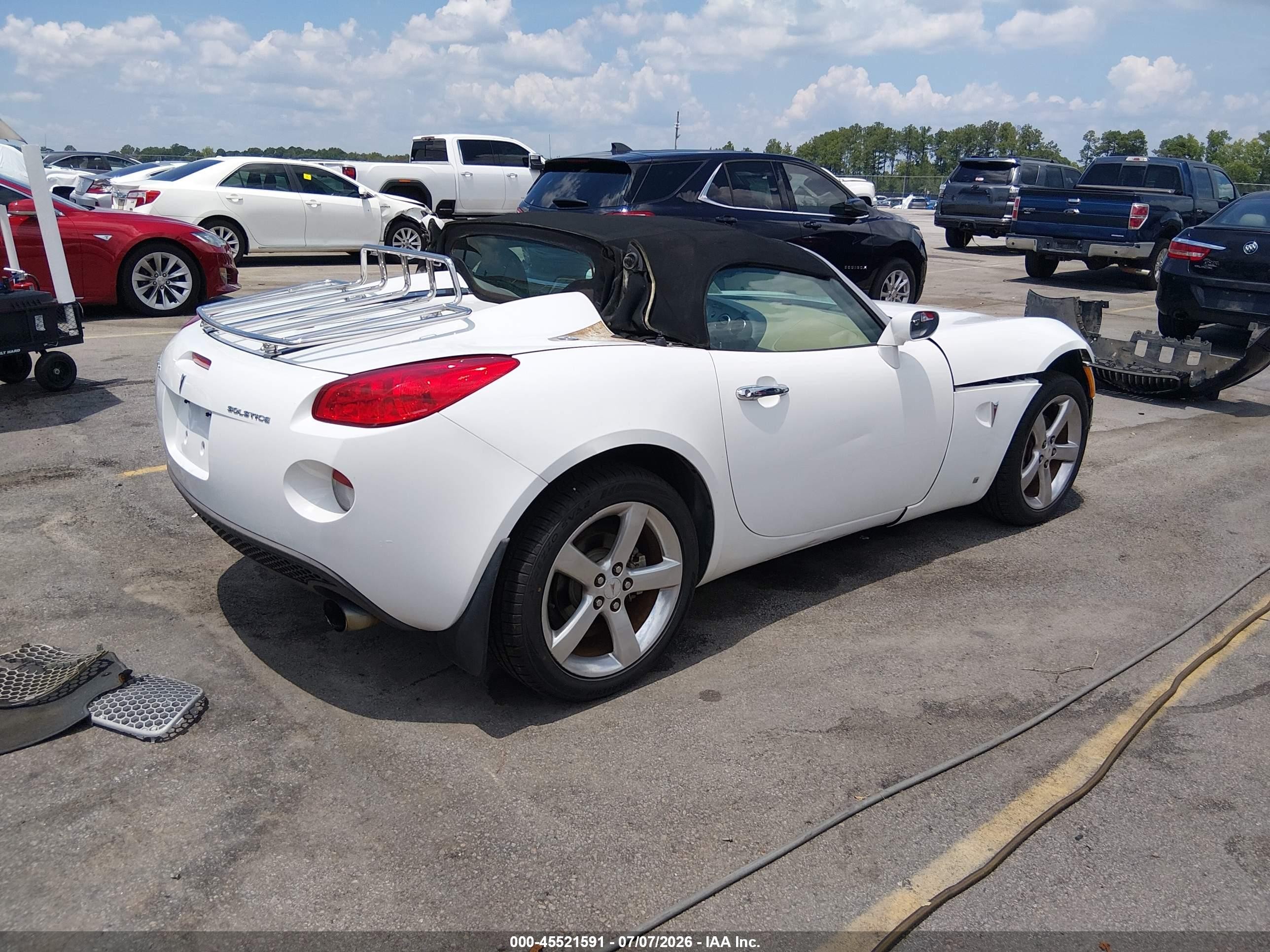 2006 Pontiac Solstice   White vin: 1G2MB33B66Y105196