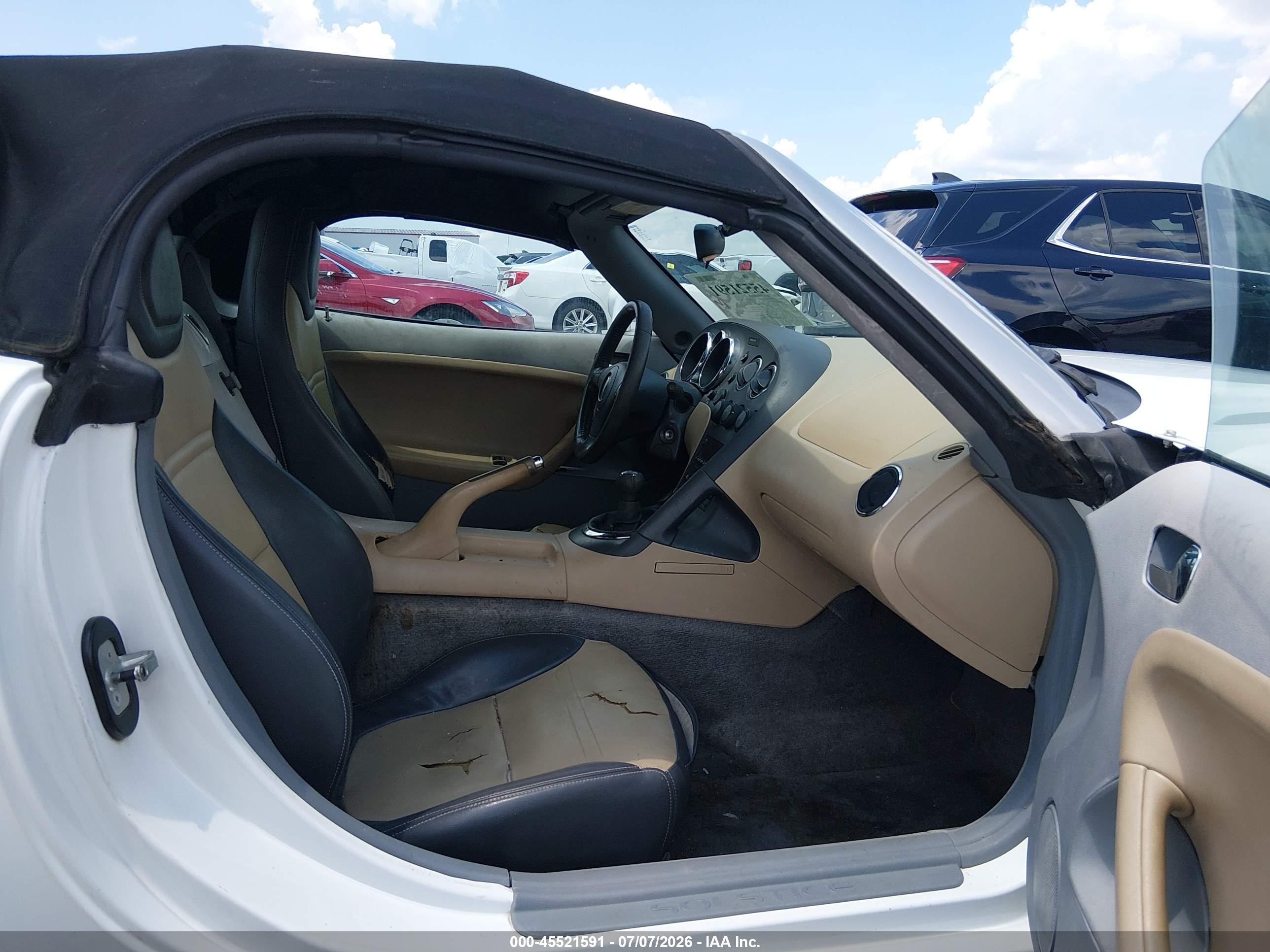 2006 Pontiac Solstice   White vin: 1G2MB33B66Y105196