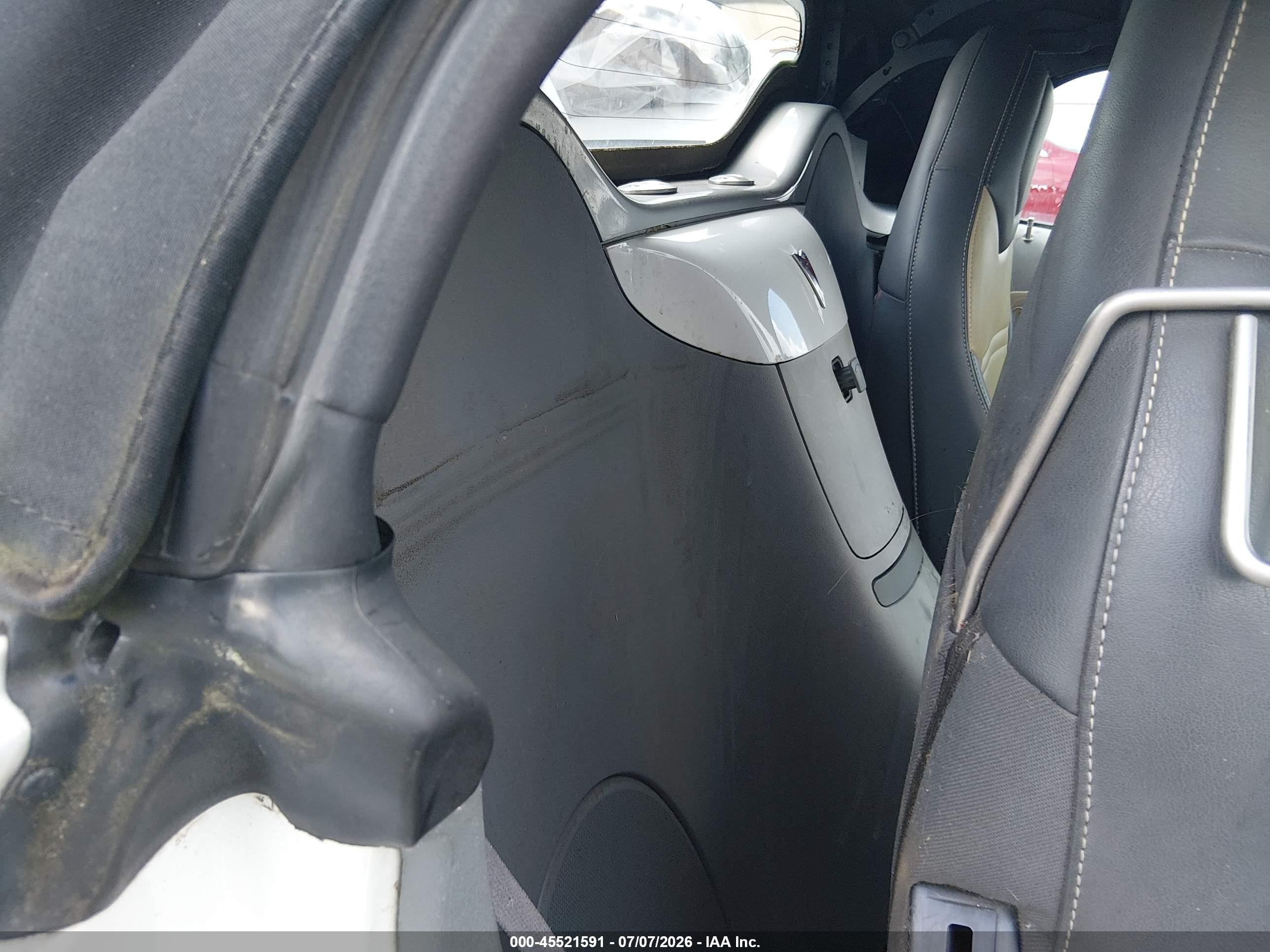 2006 Pontiac Solstice   White vin: 1G2MB33B66Y105196