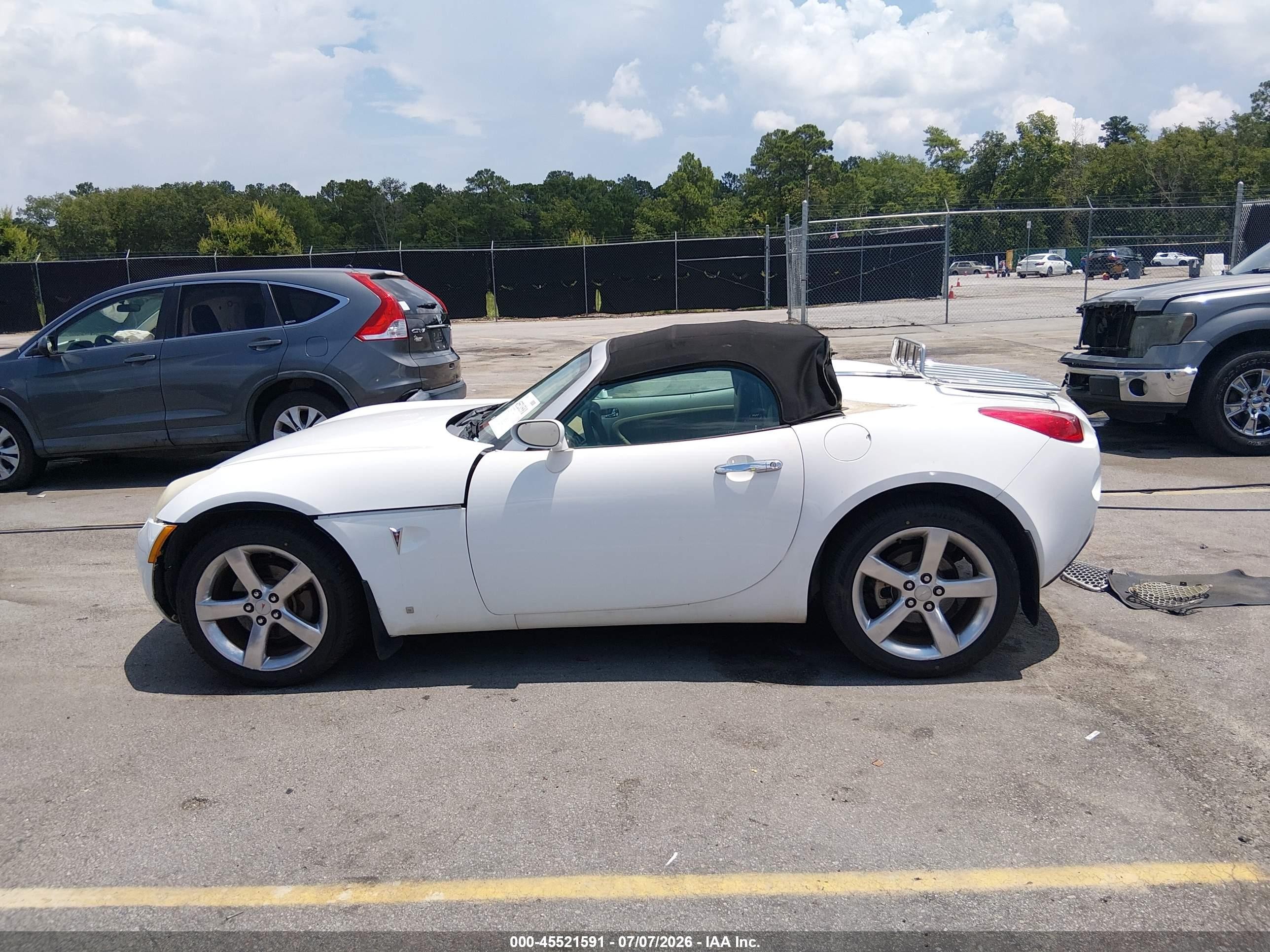 2006 Pontiac Solstice   White vin: 1G2MB33B66Y105196