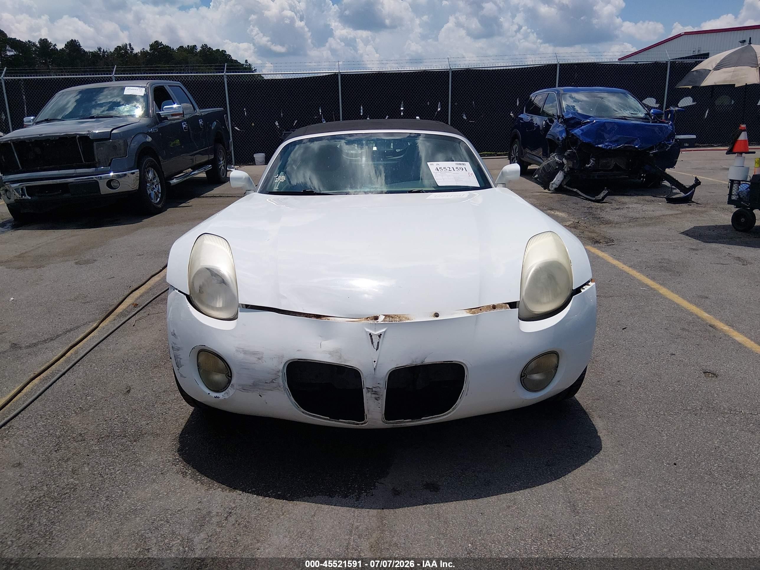 2006 Pontiac Solstice   White vin: 1G2MB33B66Y105196