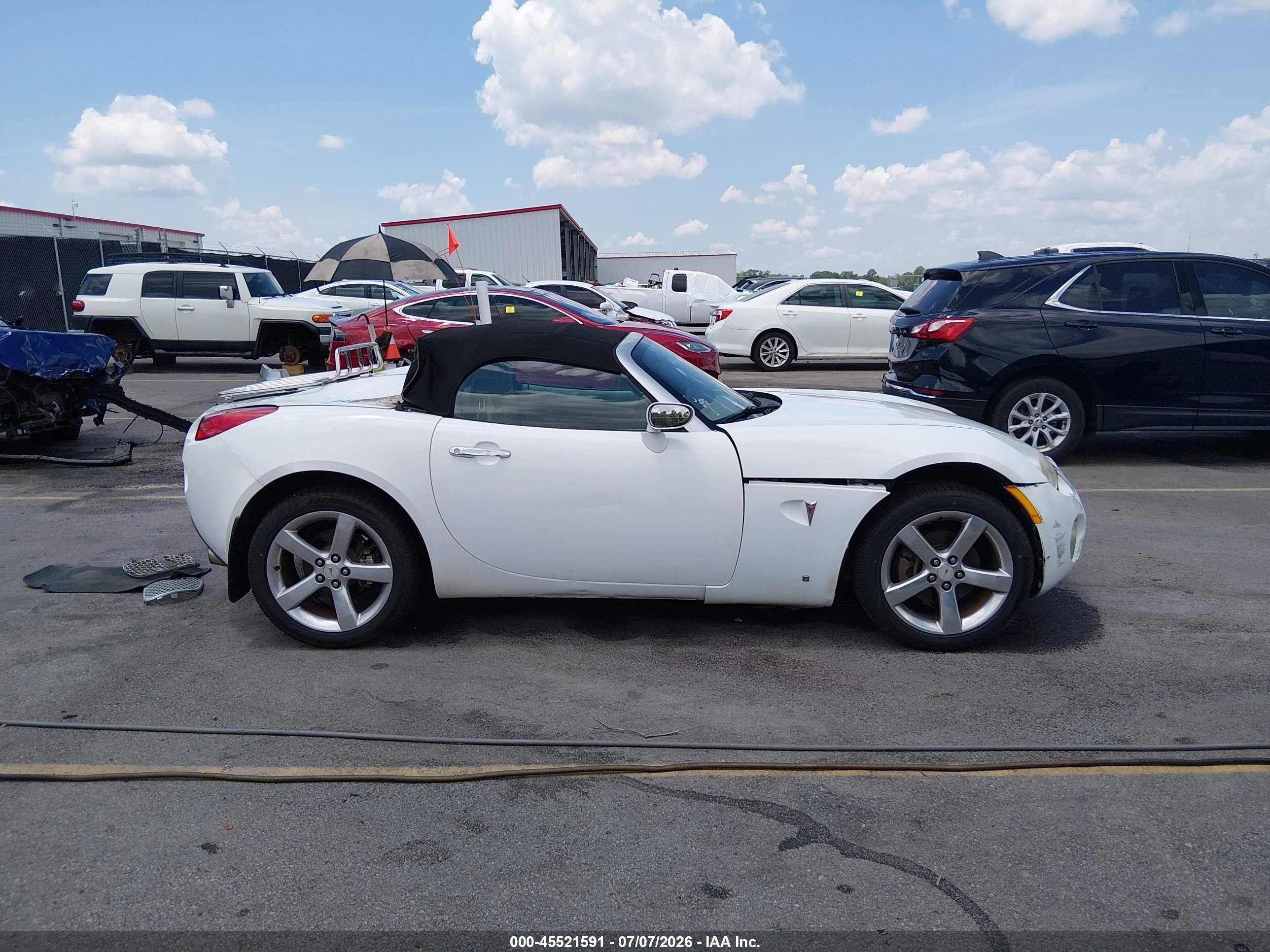 2006 Pontiac Solstice   White vin: 1G2MB33B66Y105196